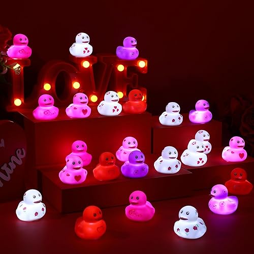 Miniatura 7 de Shappy 100 patos de goma con luz LED para el día de San Valentín, patos de 2.17 pulgadas, juguetes de baño, regalos de fiesta de San Valentín,
