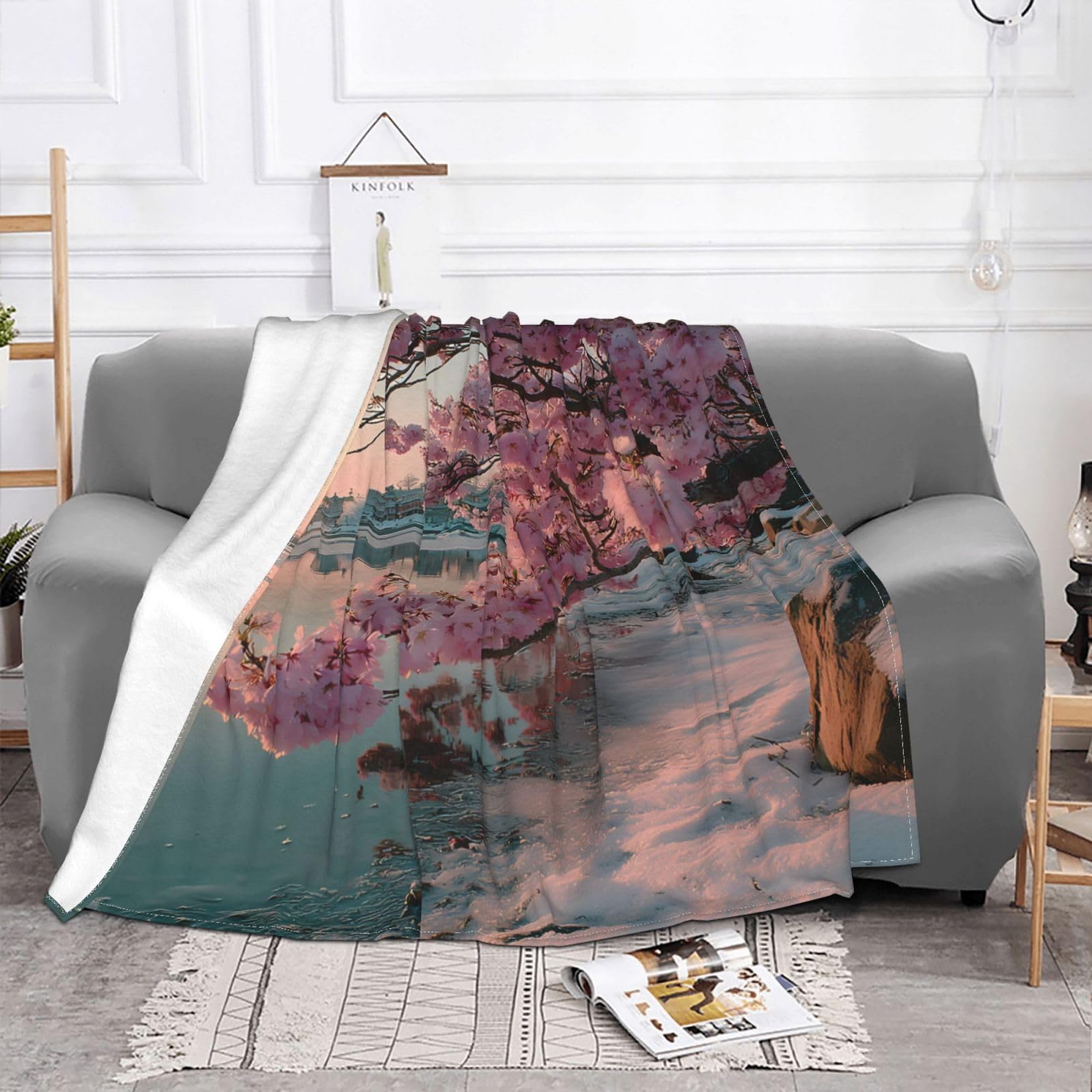 Manta de viaje portátil de 80 x 60 pulgadas, suave, resistente a las arrugas, plegable, exquisito estampado de flores de cerezo junto al río