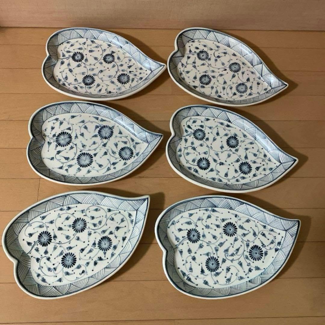 魚谷あきこ 花柄の円形陶器皿 陶芸 大皿 デザイン