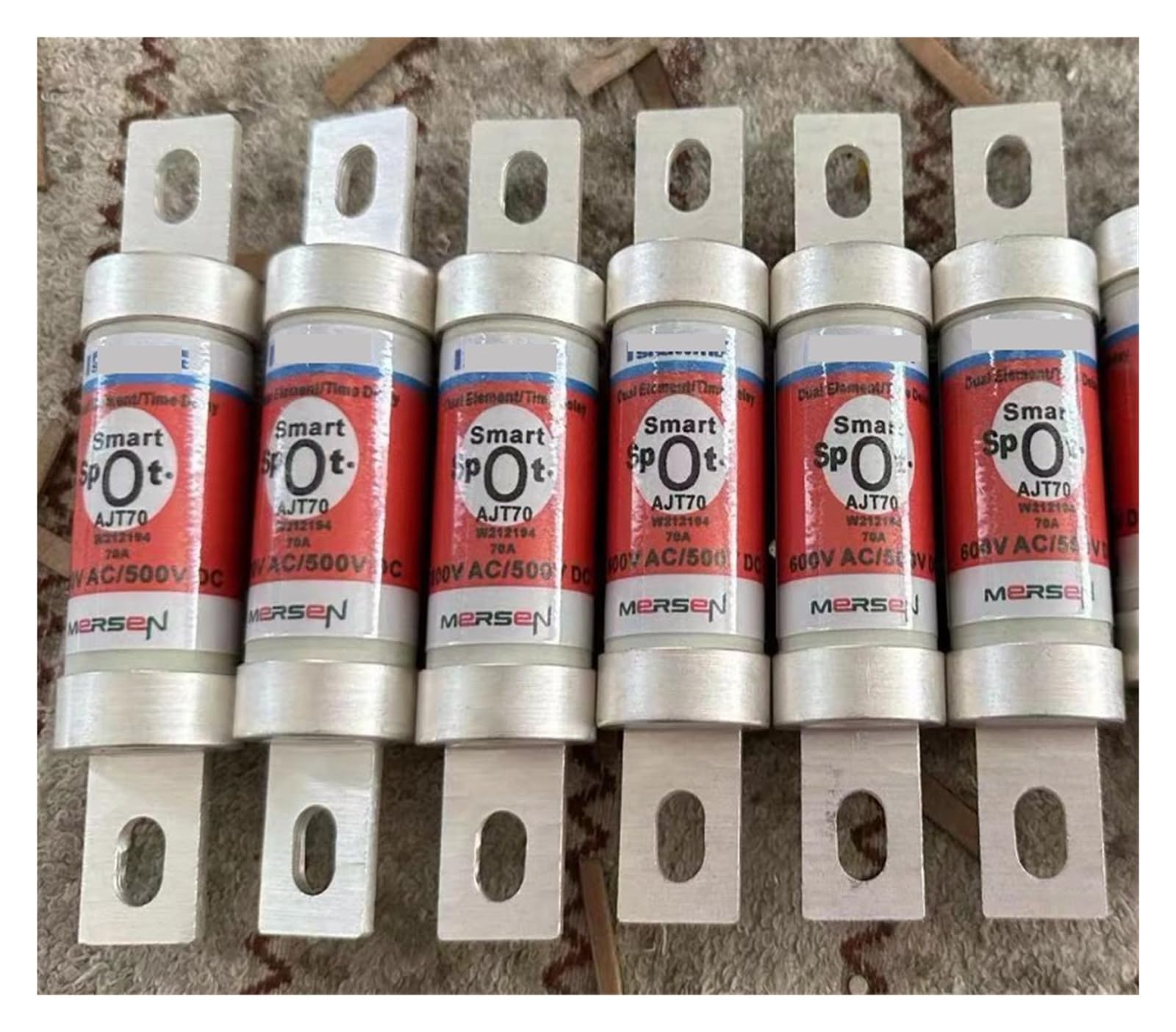 Fusible AJT125 600V évite les pannes de court-circuit