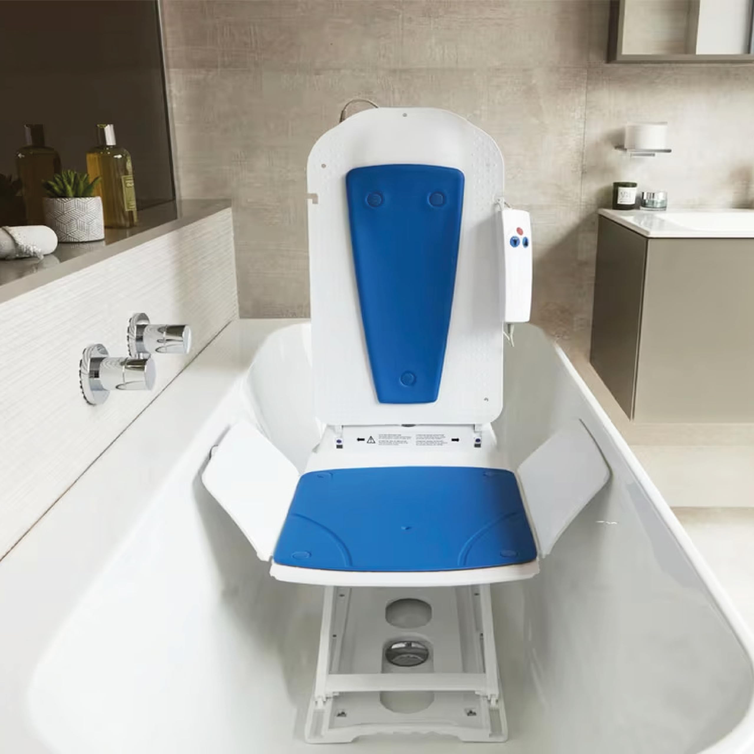Kanjo Eco Leichter Liegestuhl mit blauen Bezügen, KOSTENLOSE 4 JAHRE GARANTIE, leicht zu reinigen, erleichtert das Baden für ältere und behinderte Menschen