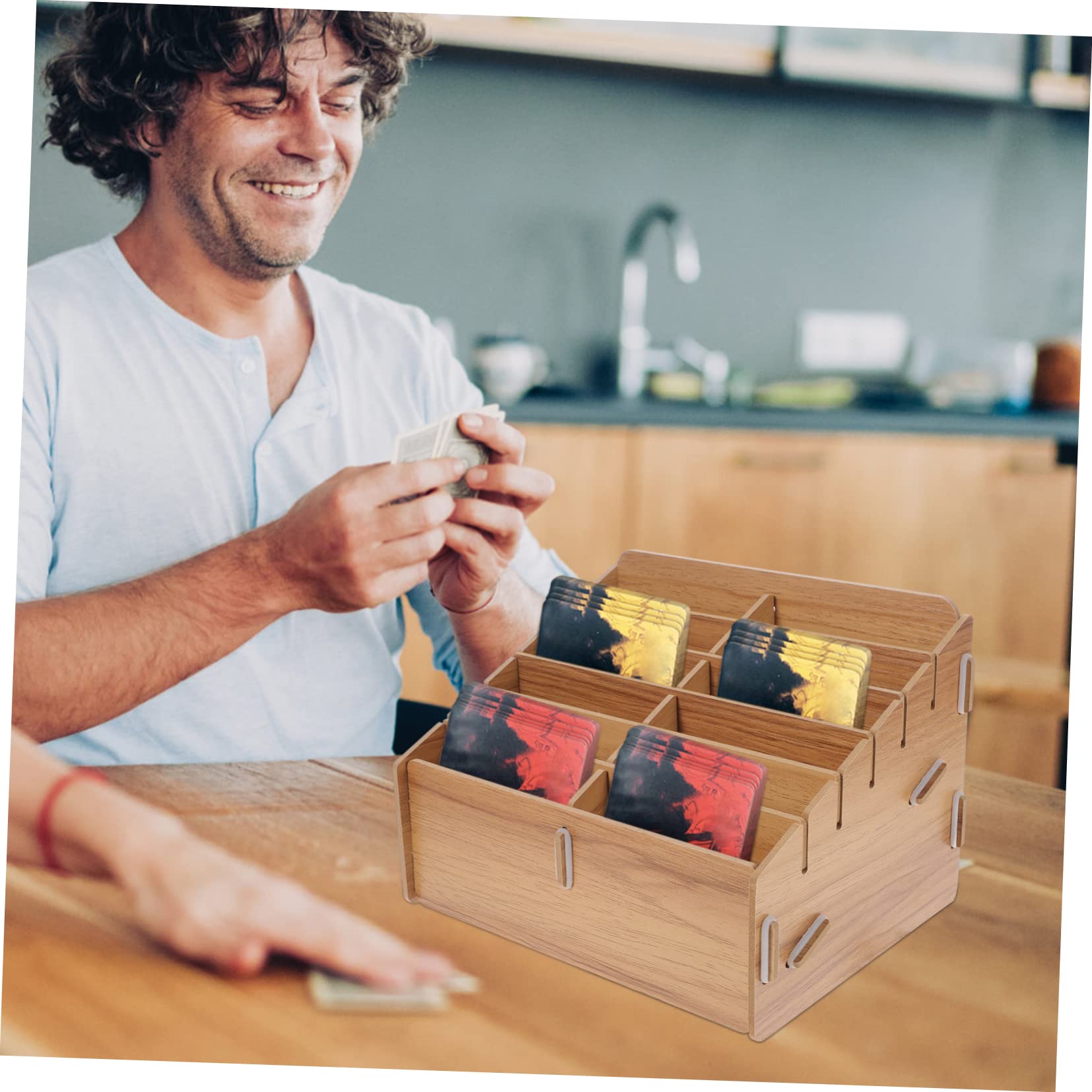 Caja de Almacenamiento para Cartas de Juego y Naipes 12 Compartimentos Madera Nogal Organizador Multi-cuadrícula Portátil para Coleccionistas y Juegos de Mesa
