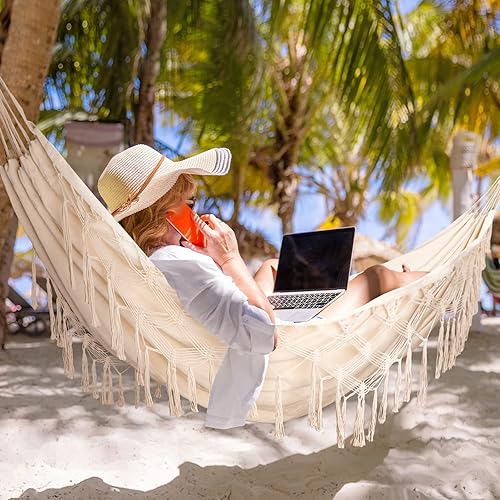 Miniatura 4 de Bellzacasa Hamaca doble, resistente 500 libras de capacidad de carga con borlas y cola de pez para tejer con correas de montaje para acampar al aire