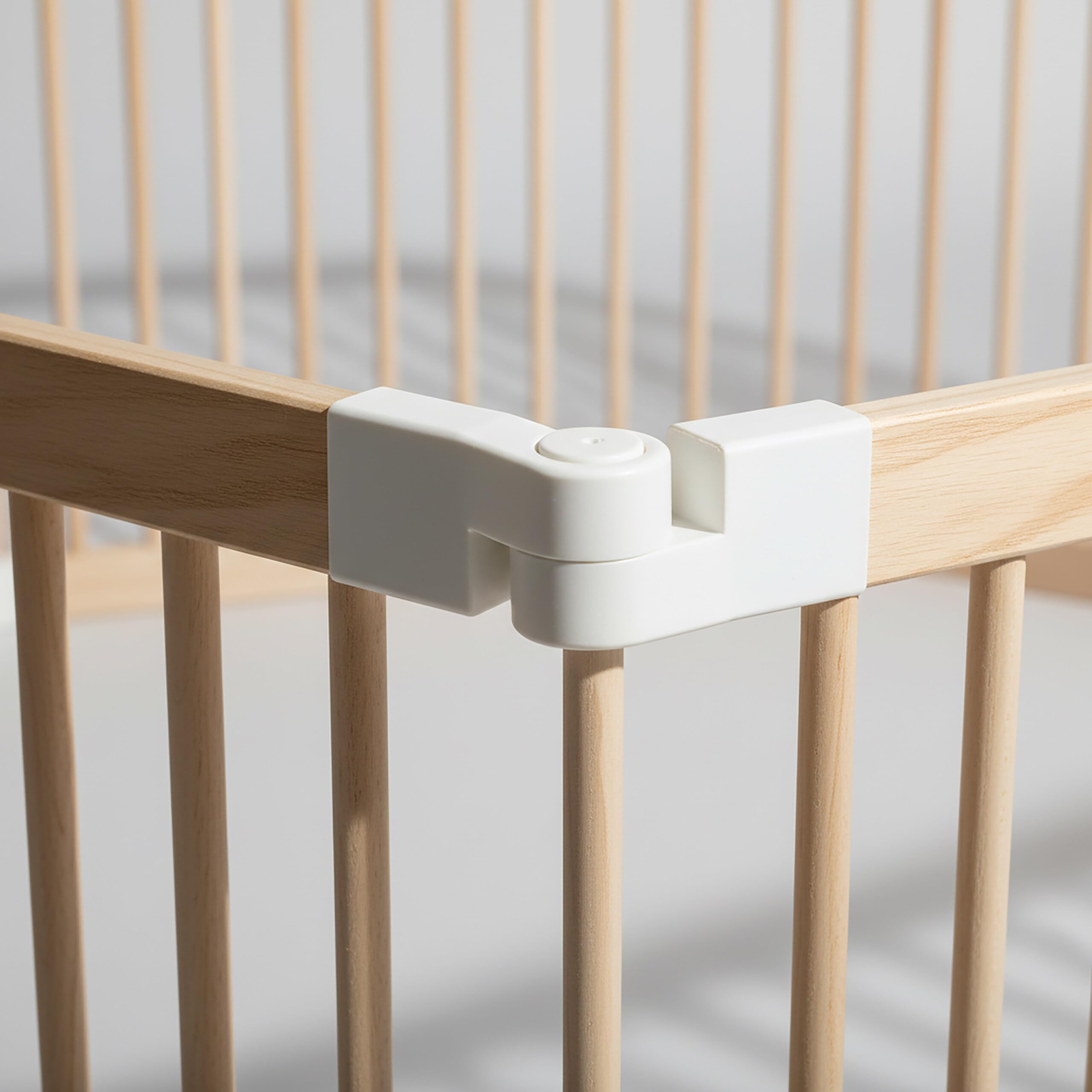 Parc pour bébé Relaxdays, Parc Flexible avec Porte, 8 Panneaux H x L : 61 x 84,5 cm, Aire de Jeu sécurisée, Bois de pin.