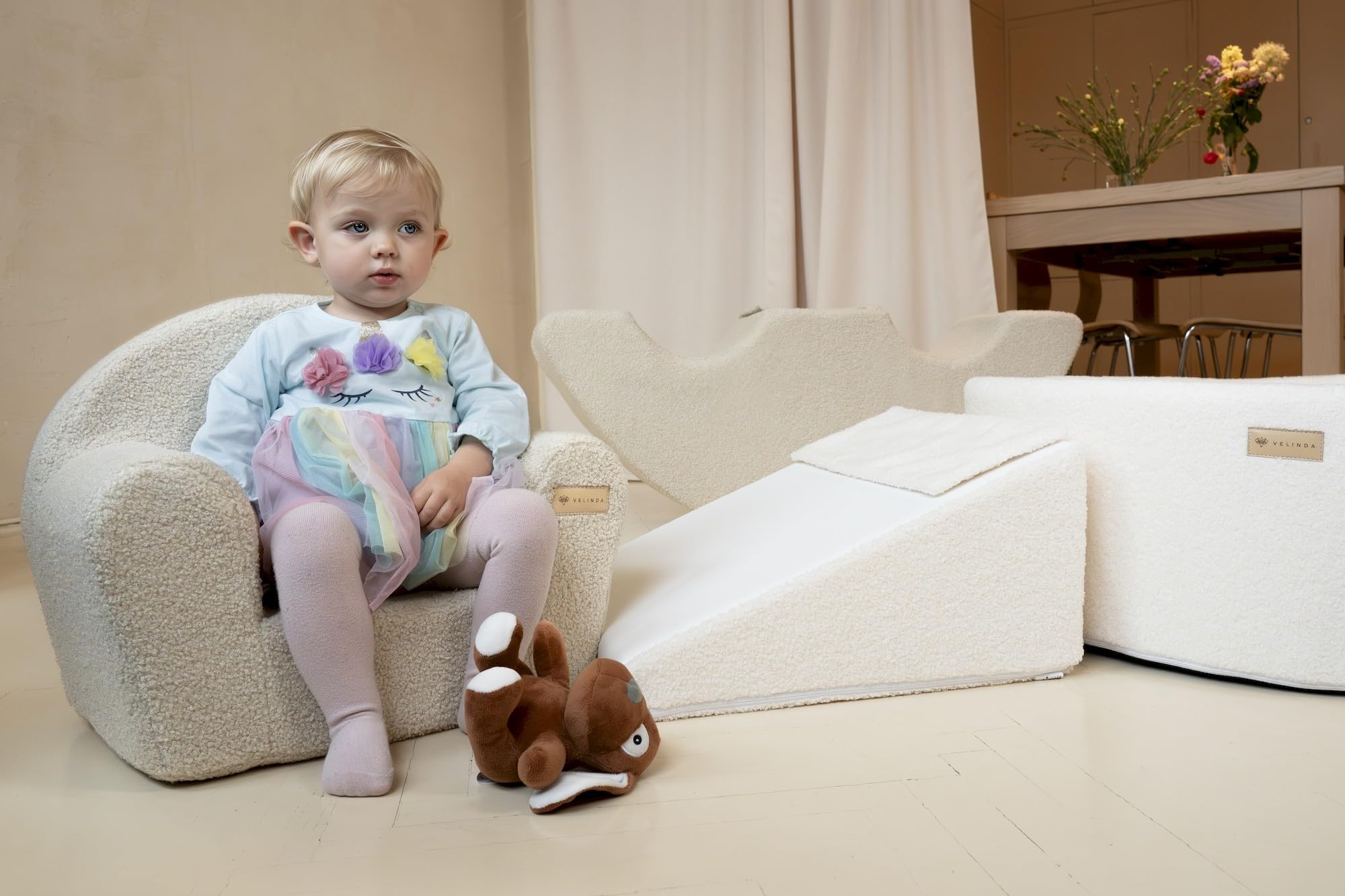 Velinda Poltrona poltroncina Morbida Gioco Giochi Bambini Bimbi cameretta stanzetta in bouclè (Colore: Cappuccino)
