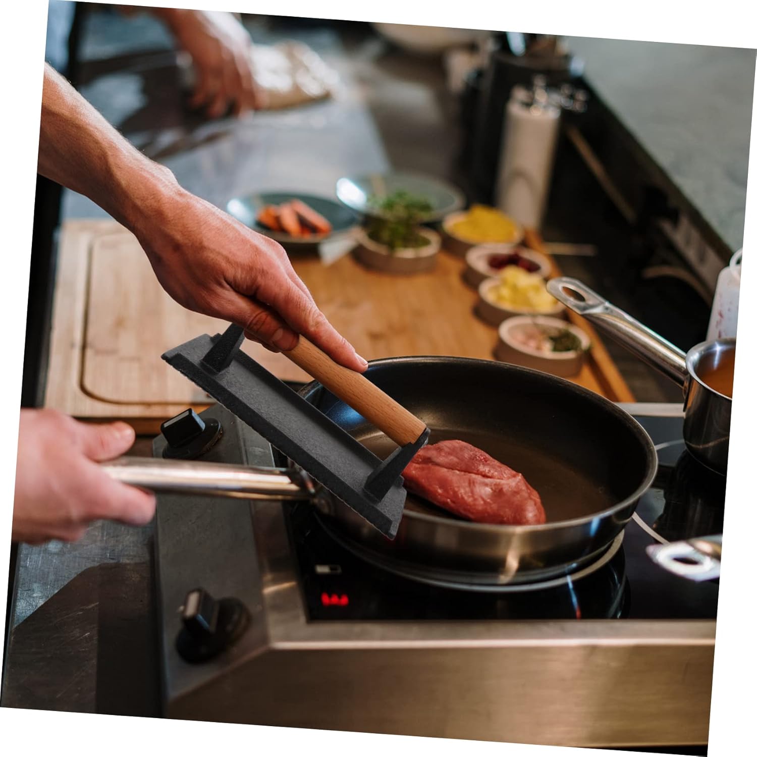 1Pc Practical Cast Meat Press Plate Hand Held BBQ Grill Tool for Efficient Cooking Black Durable Steak Weight with Comfortable Handle for Burgers and Bacon