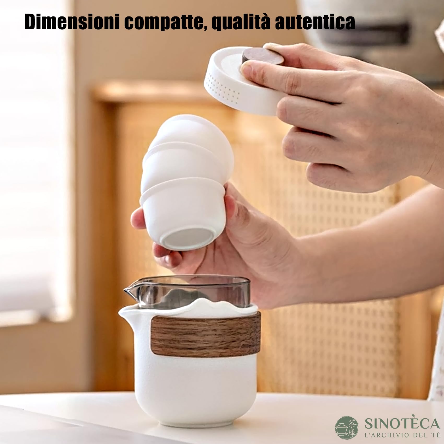 SINOTÈCА Set da Tè da Viaggio Portatile – Servizio da Tè Kung Fu con Teiera in Vetro 120ml, Caraffa in Ceramica 200ml, 3 Tazzine 25ml, Pomello in Legno di Noce, Custodia Rigida Antiurto Inclusa