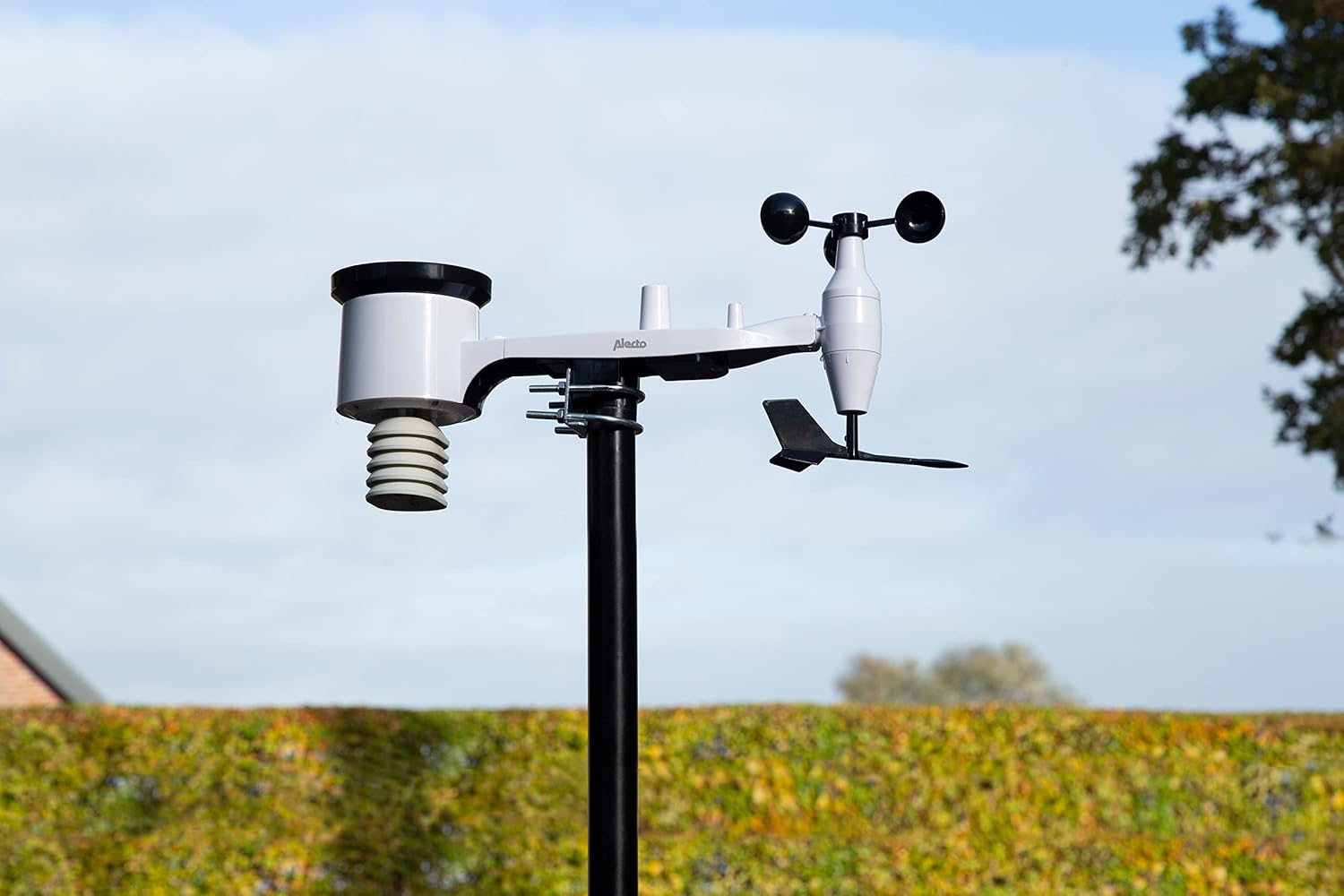Alecto WS5200 Outdoor Sensor installed on a pole