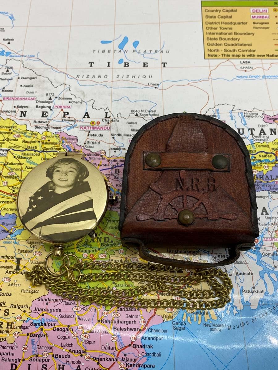 Nautical Replica Hub Taschenkompass aus Messing mit Kette und Rad-Design, Lederbox, einzigartiges Geschenk von Eleganz und Präsentation für Ihren Sohn, Tochter und Kinder, tolles Geschenk für jeden