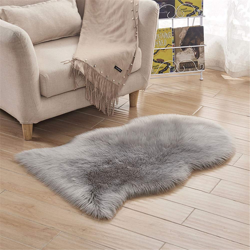 Tapis Simili Peau de Mouton Antidérapant Tapis en Fourrure synthétique,Fluffy Longhair Coussin de Chaise Canapé Natte Carpette Moelleuse pour Chambre à Coucher Salon,Gris,60 * 90cm
