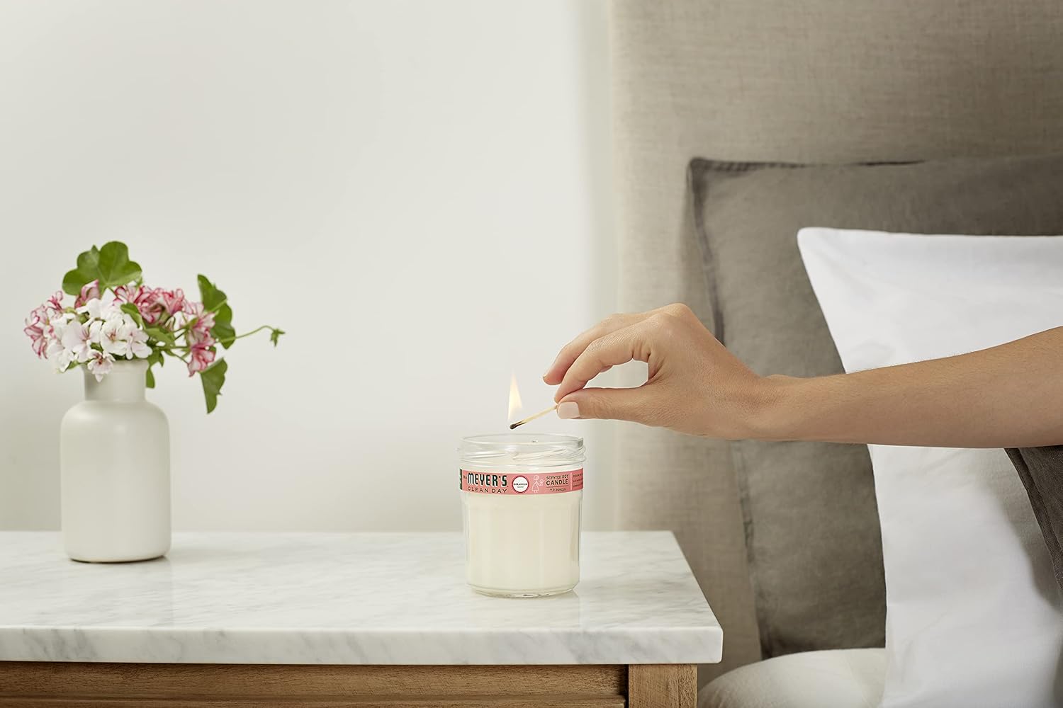 Mrs. Meyer's Soy Aromatherapy Candle, 25 Hour Burn Time, Made with Soy Wax and Essential Oils, Geranium, 4.9 oz