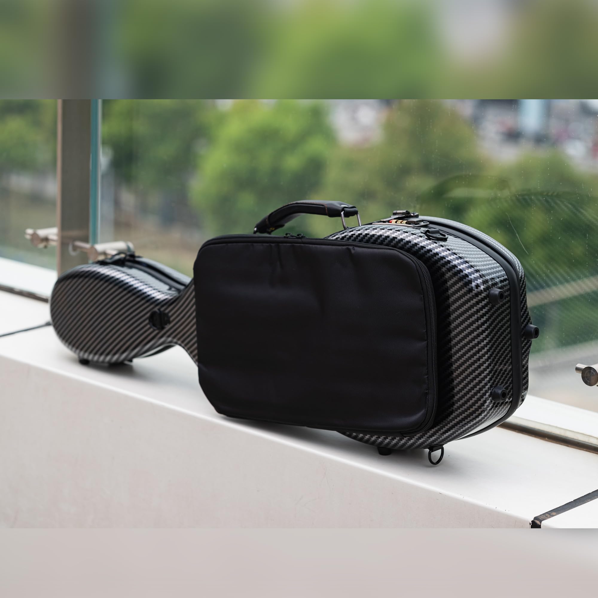 CHRISTINA バイオリンケース ダークゴールド カーボンファイバー　4/4 CHRISTINA バイオリンケース 4/4 サイズ マルチカラー 長方形