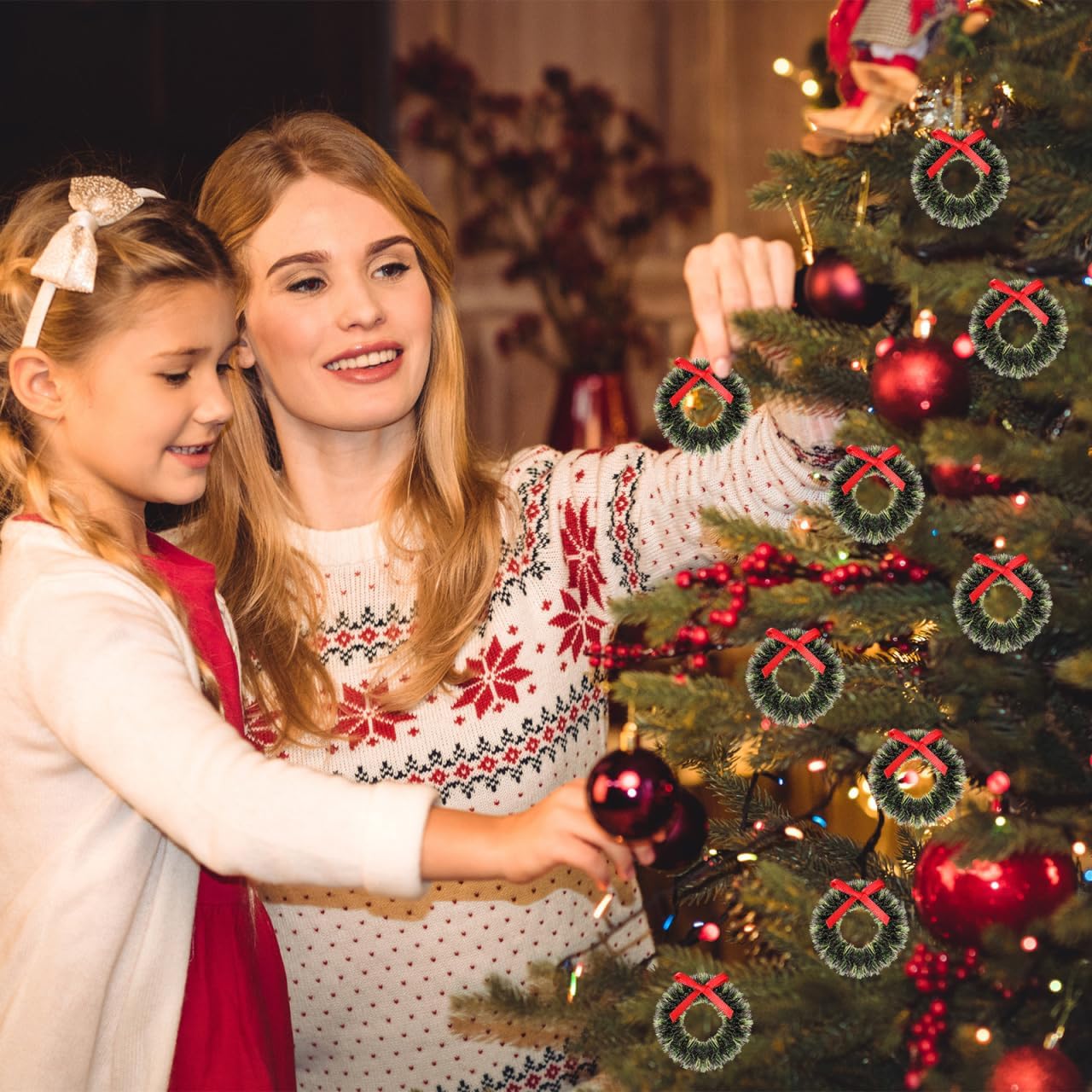 Garneck 20pcs Mini Christmas Wreath Ornaments 1.57'' Green Miniature Xmas Wreaths Christmas Miniatures for Dollhouse Crafts Hanging Xmas Decorations - Image 3