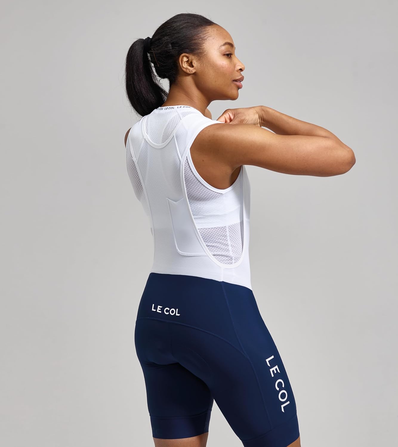 LE COL Women’s Pro Bib Shorts II | Padded Chamois Cycling Shorts | Lightweight Breathable Bike Pants (US, Alpha, Large, Regular, Navy/White)