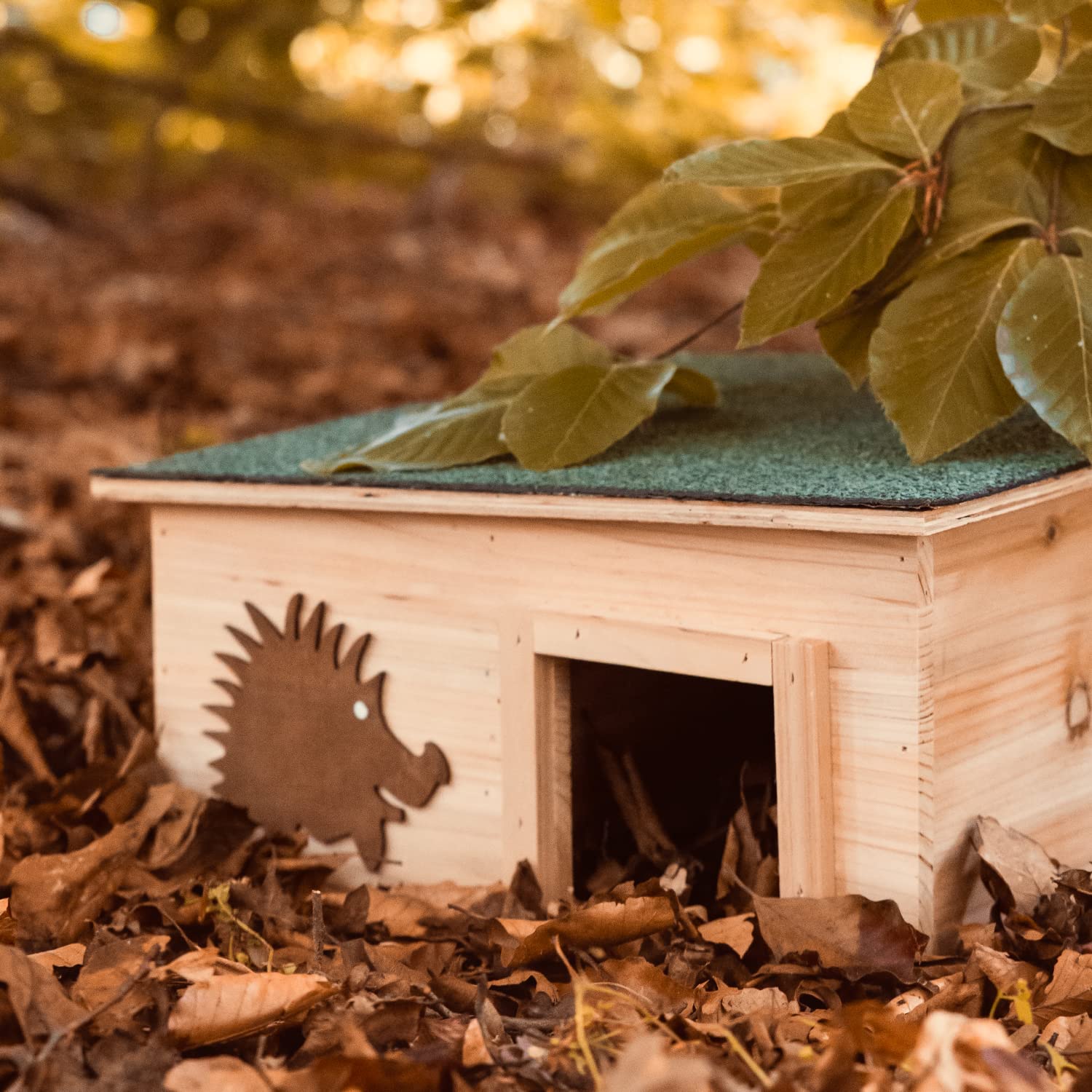 CULT Igelhaus mit Boden aus Holz 37 x 37 x 18 cm Igelhotel Labyrintheingang Igelfutter Haus Igelhütte Schlafhaus Deko Garten