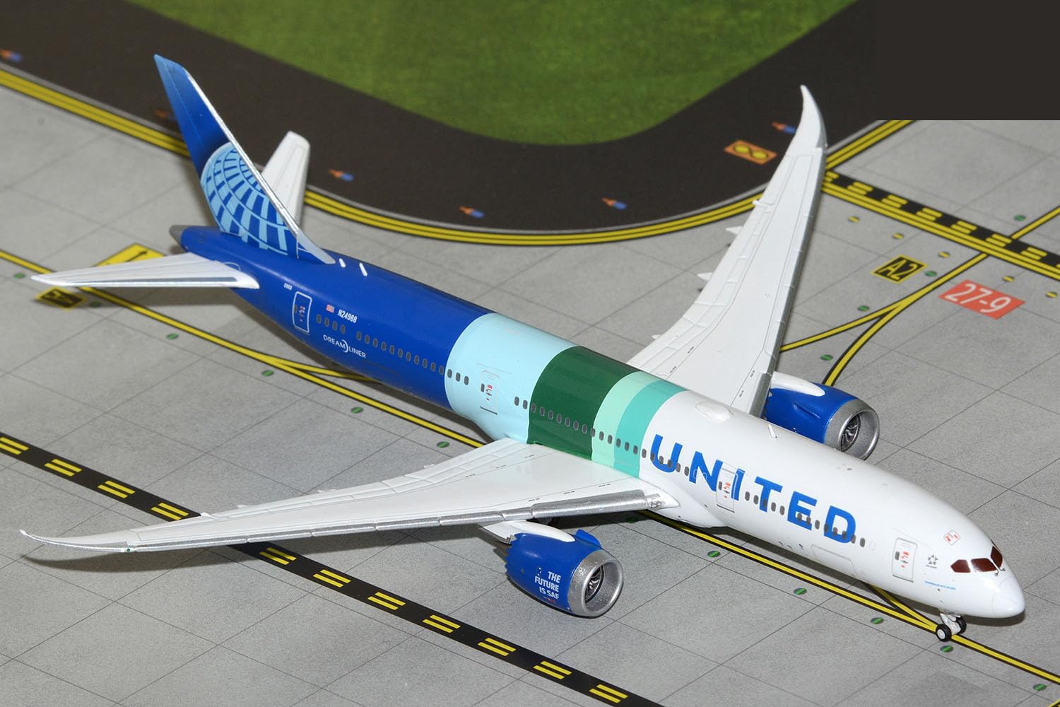 Amazon.com: GeminiJets GJUAL2333 United Airlines Boeing 787-9 SAF