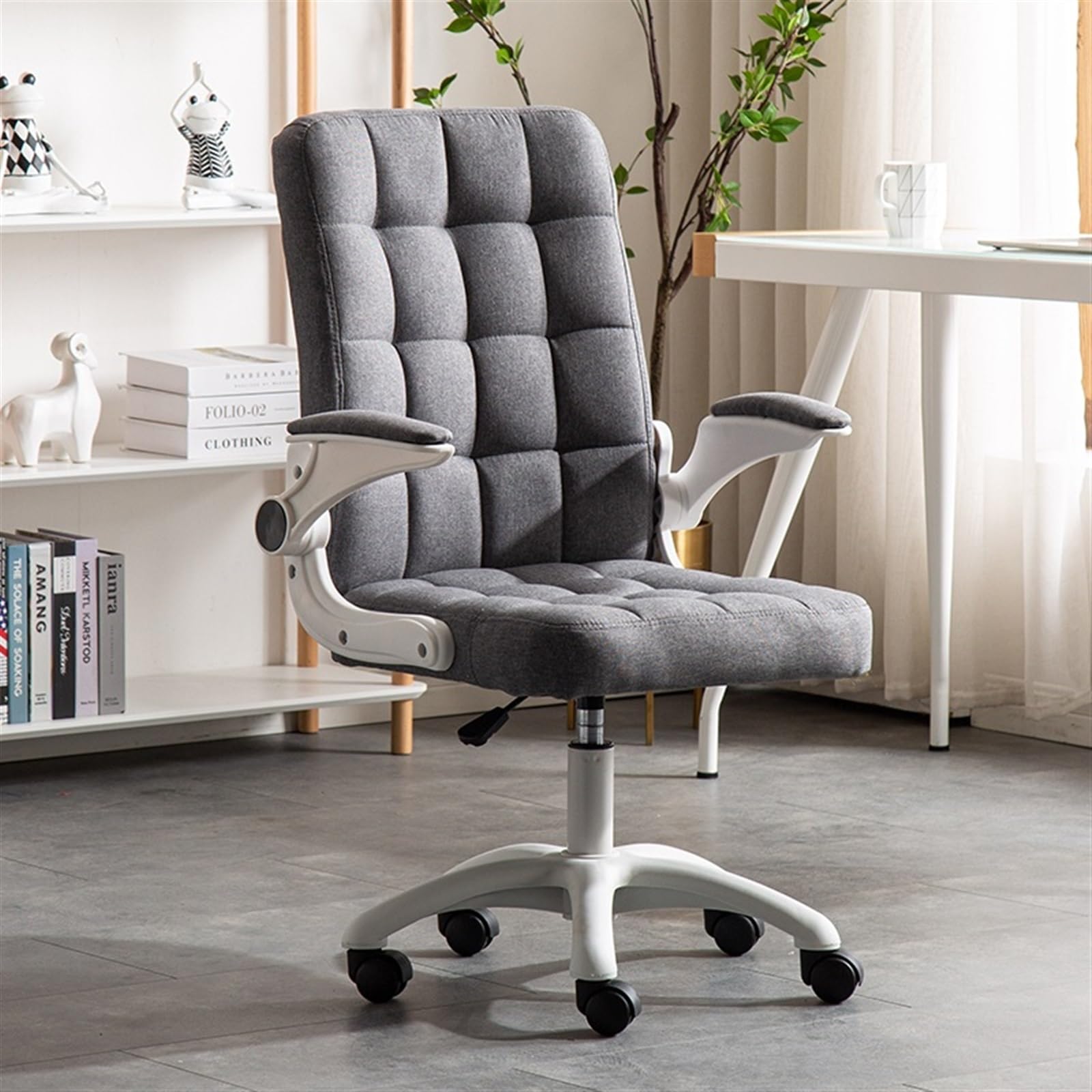 Sedia da ufficio con seduta girevole, braccioli regolabili, tessuto confortevole, schienale medio per casa e studio, design ergonomico per maggiore sostegno e comfort