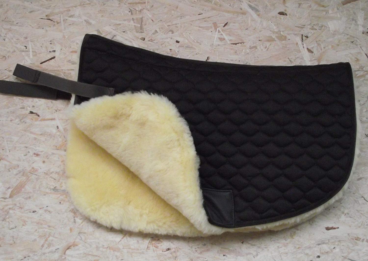 Short - Roundskirt Satteldecke - Sattelpad aus echtem Lammfell für Westernsattel mit Wirbelsäulenfreiheit