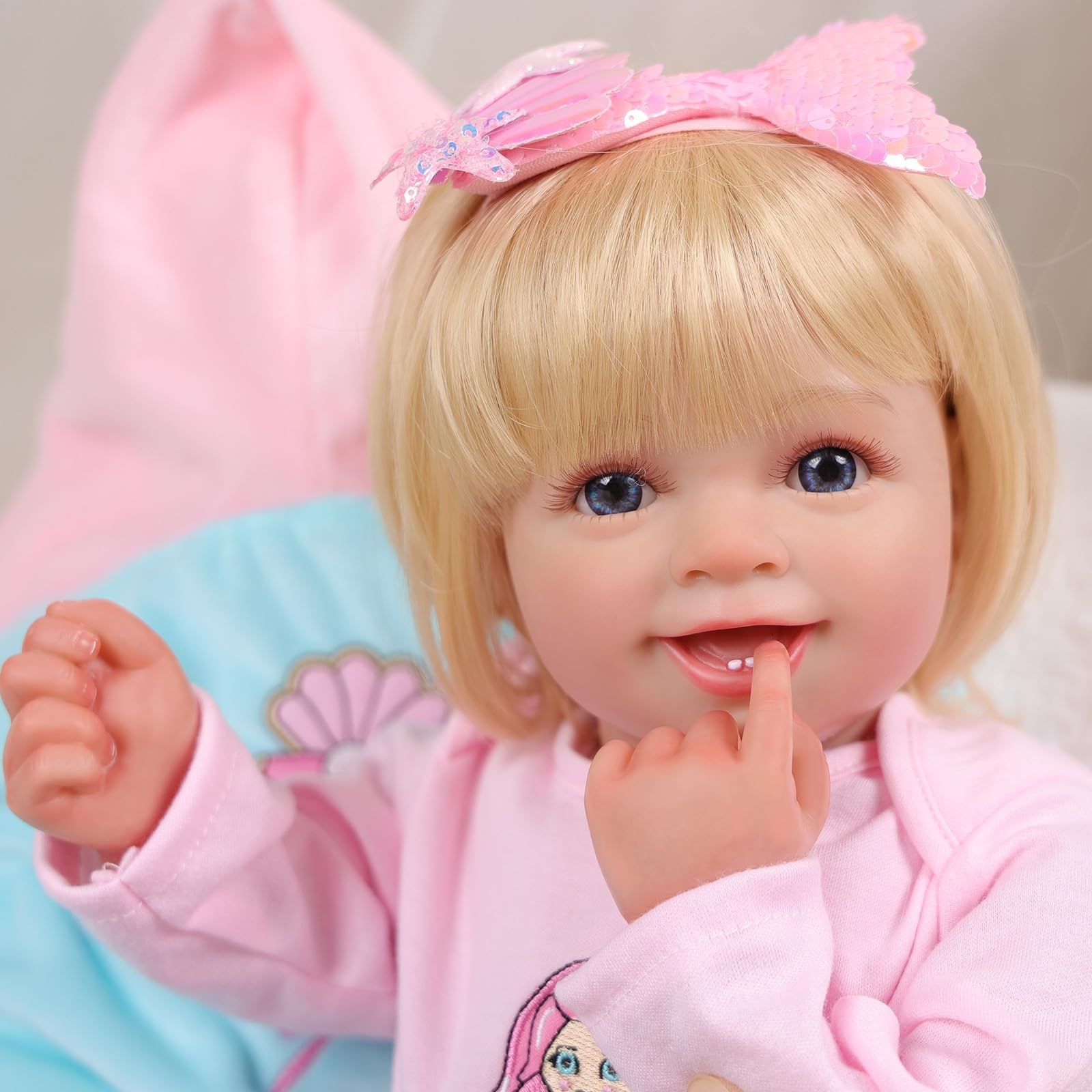 BABESIDE 20" Reborn Puppe, Lebensechte Puppe Offenen Augen Kurzem Haar | Reborn Puppe, Stoffkörper, Lebensechte Weibliche Puppe mit Offenen Augen, Inklusive Zubehör