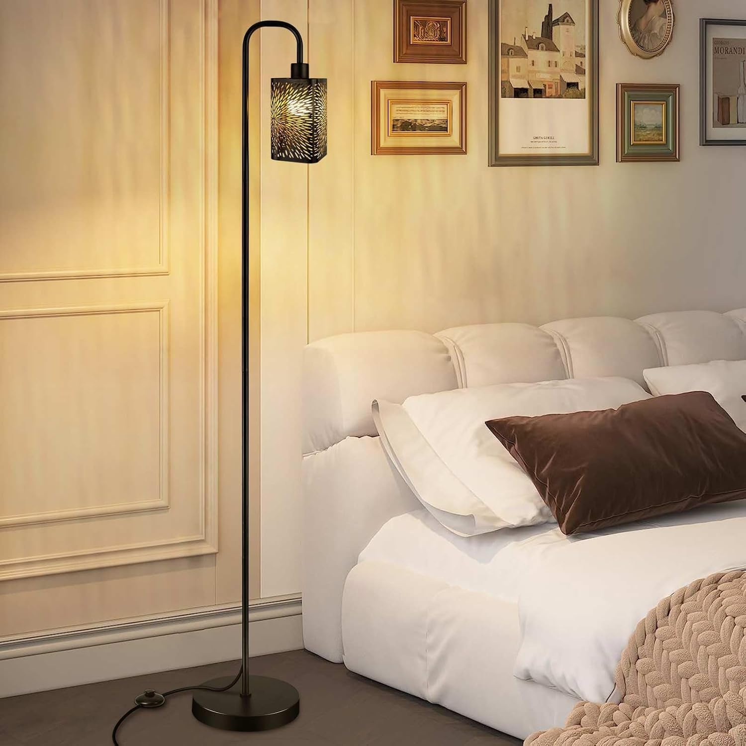 Lampa podłogowa do salonu, nowoczesna czarna lampa stojąca z rzeźbionym metalowym abażurem w kształcie fajerwerków, wysoka lampa podłogowa w stylu industrialnym z przełącznikiem nożnym do sypialni i