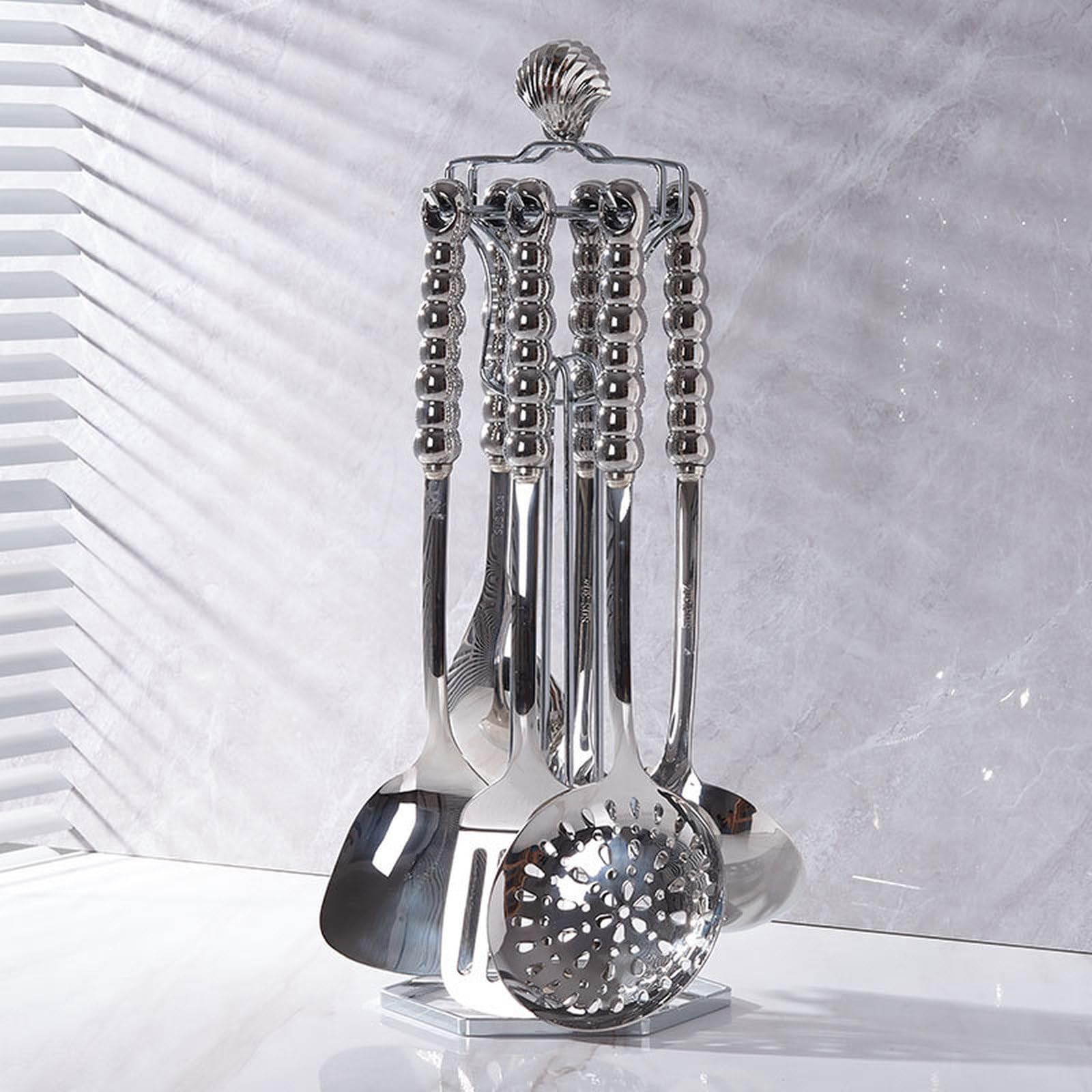 Set di 7 utensili da cucina di lusso in acciaio inossidabile con manici in ceramica perlata, strumenti di cottura resistenti al calore, mestolo, spatola, schiumarola e paletta.