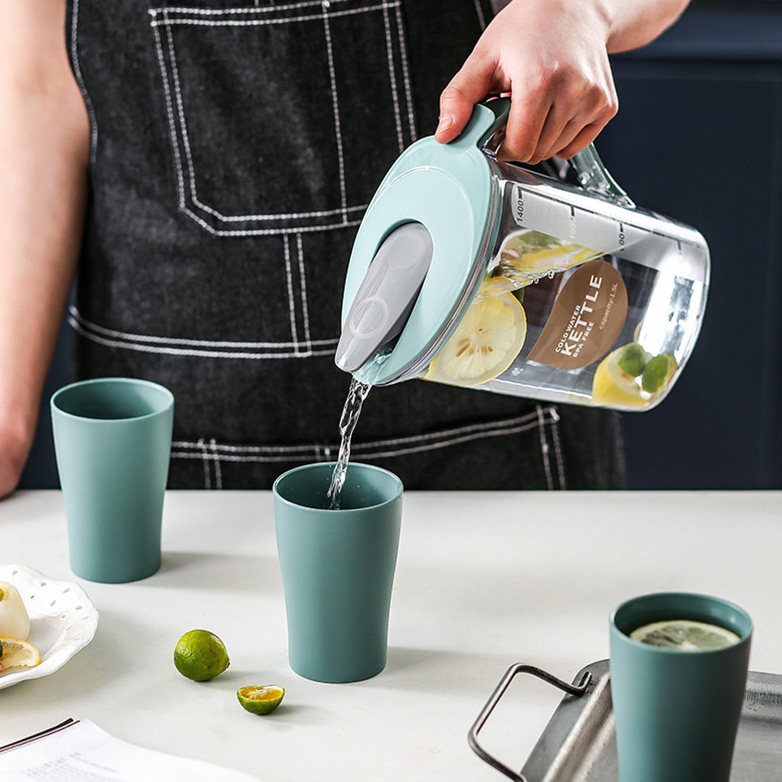 Kunststoff Wasserkaraffe 1L/2L Mit Deckel - Durchsichtige Getränkekanne Für Kühlschrank | Für Heiße & Kalte Getränke