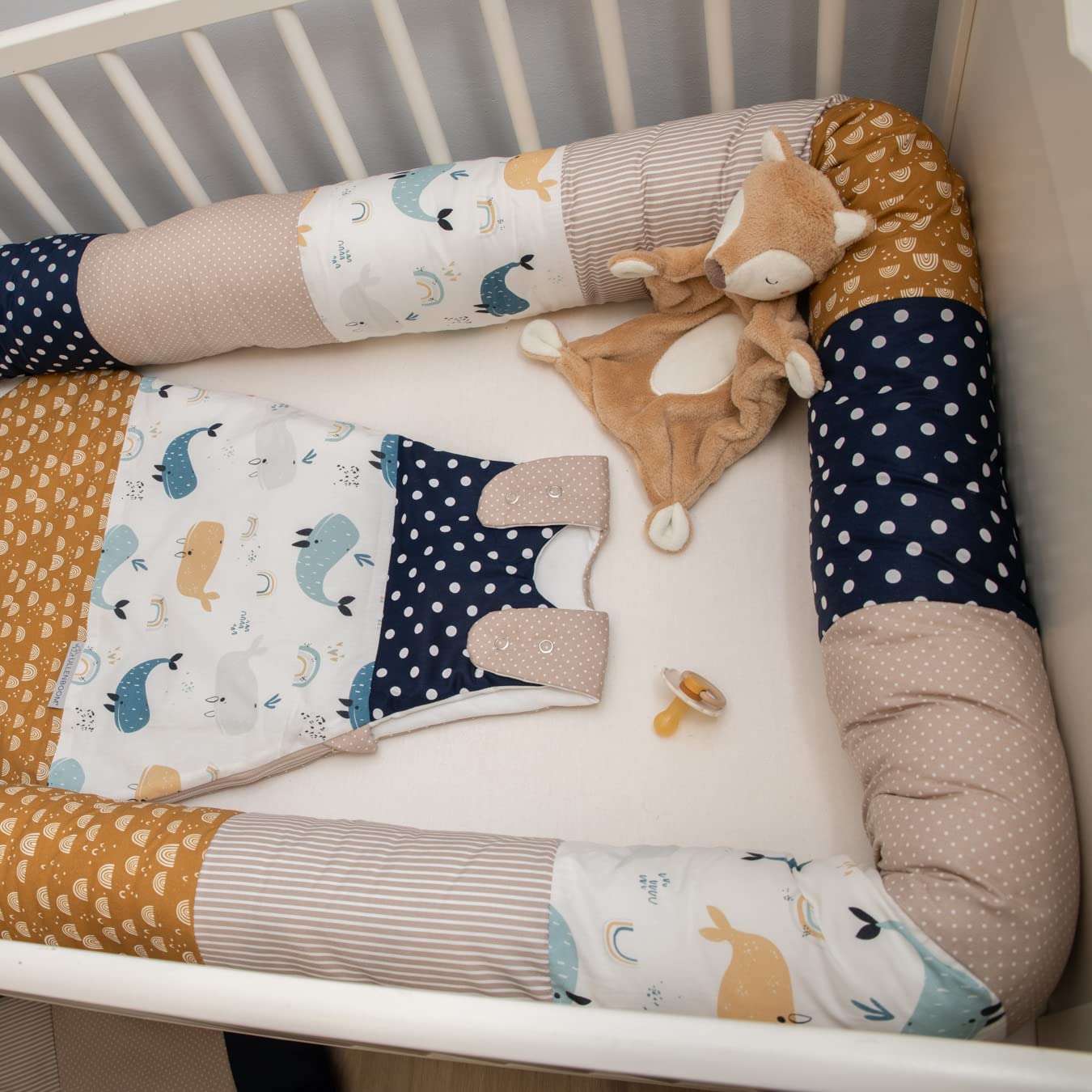 ULLENBOOM ® Baby Kuschelschlange 200x13 cm Wale (Made in EU) - Kuschelschnecke in vielen Farben und Größen, Bezug: 100% OEKO-TEX® Baumwolle, Nackenrolle, Kopfschutz für Wickeltisch, Motiv: Sterne