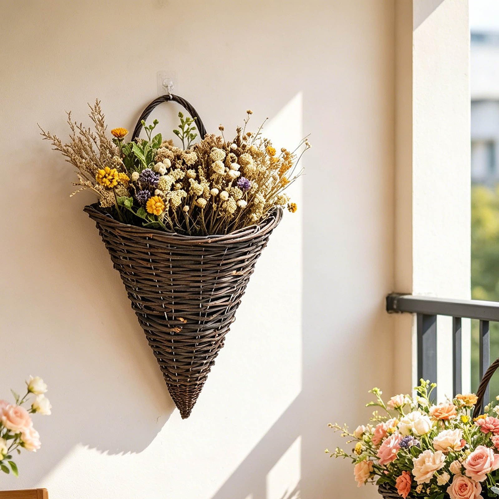 Fioriera sospesa da parete in rattan, conica, da appendere, semicircolare, per interni ed esterni, decorazione per fiori (marrone scuro, 35 x 30 cm, 2 pezzi)