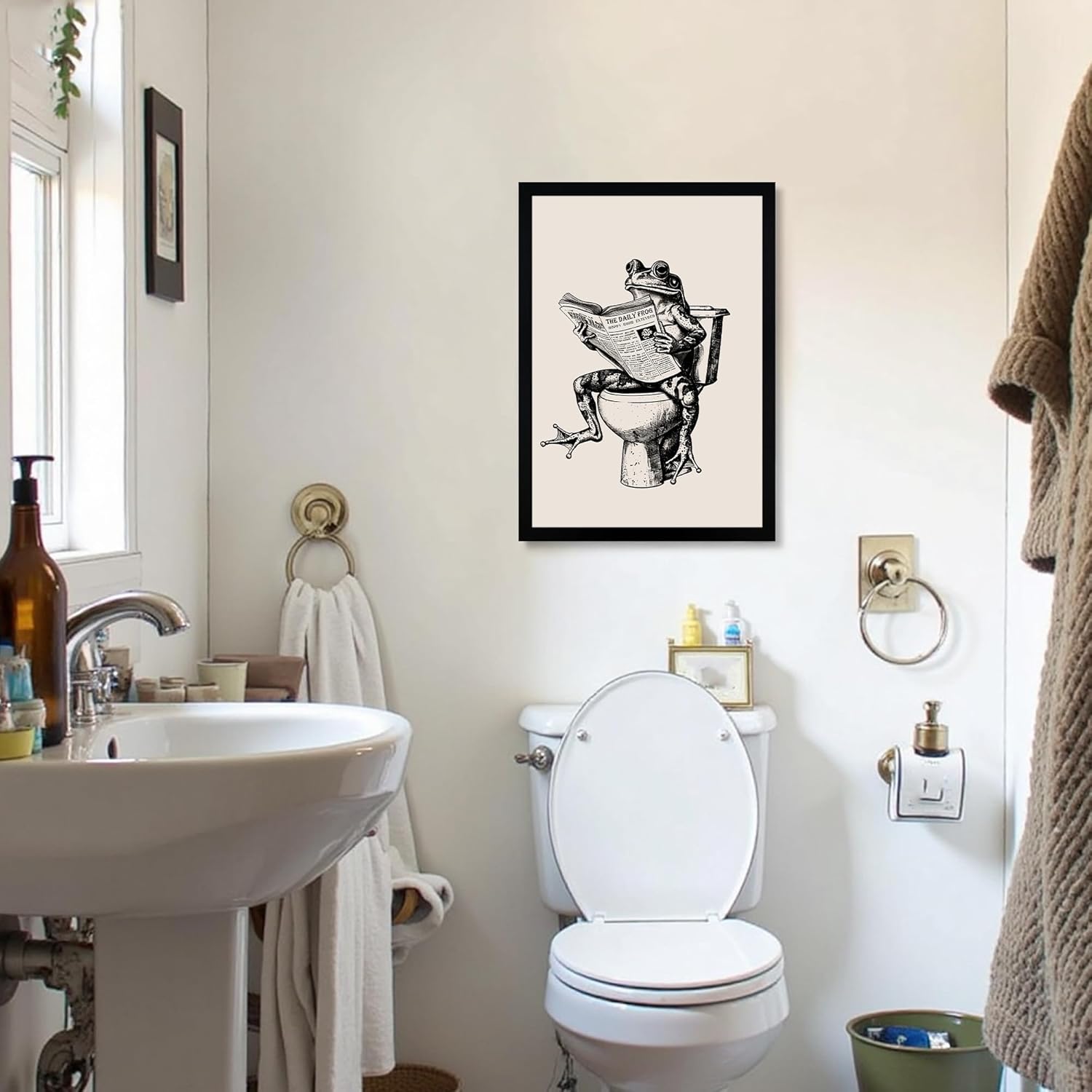 Urmoya Black and White Funny Frog Bathroom Wall Art, Animal Picture Bathroom Canvas Wall Decor, Frog on Toilet Reading Newspaper Modern Humor Painting Art Prints Ready to Hang 16x24 Inch Wood Framed