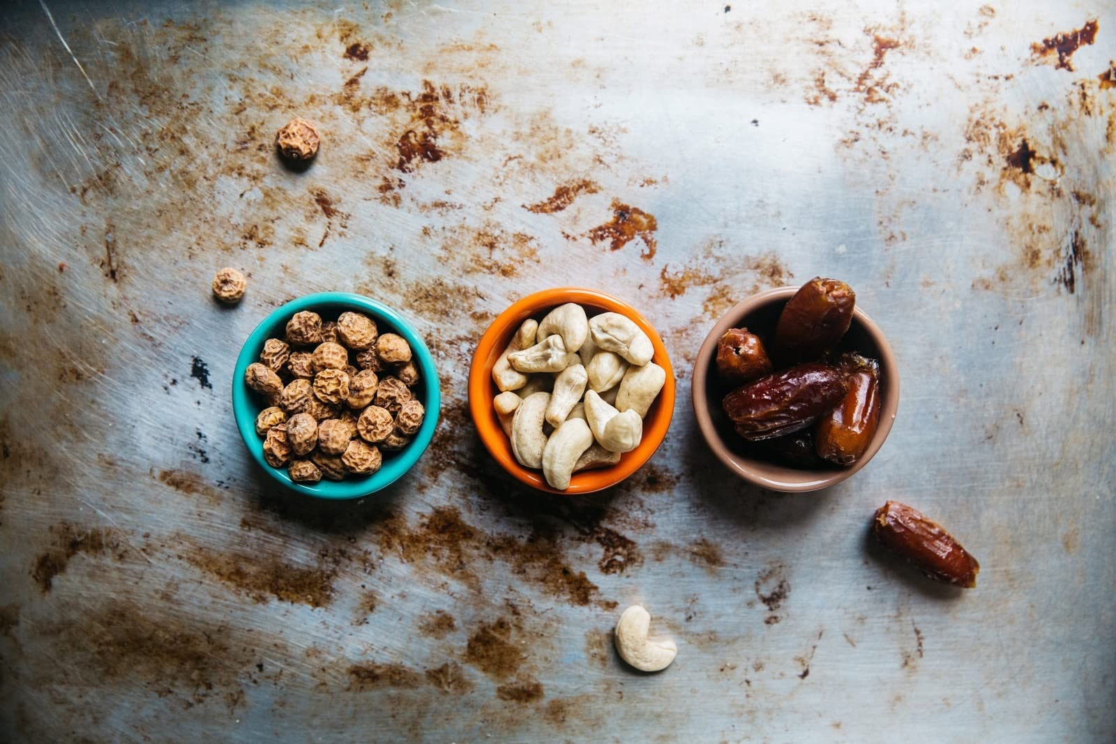 Anacardos en trozos al natural, sin tostar - Anacardos crudos sin sal, veganos, libre de gluten y aditivos 1kg.