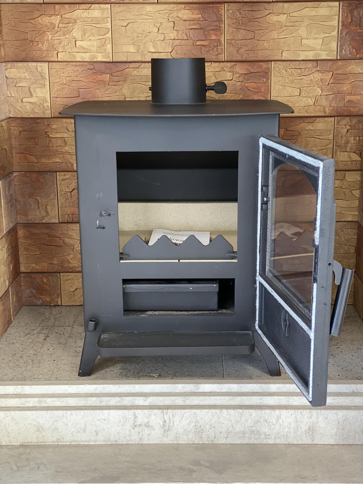 Poêle à bois compact Verso 1 CID 7,5 kW porte en fonte