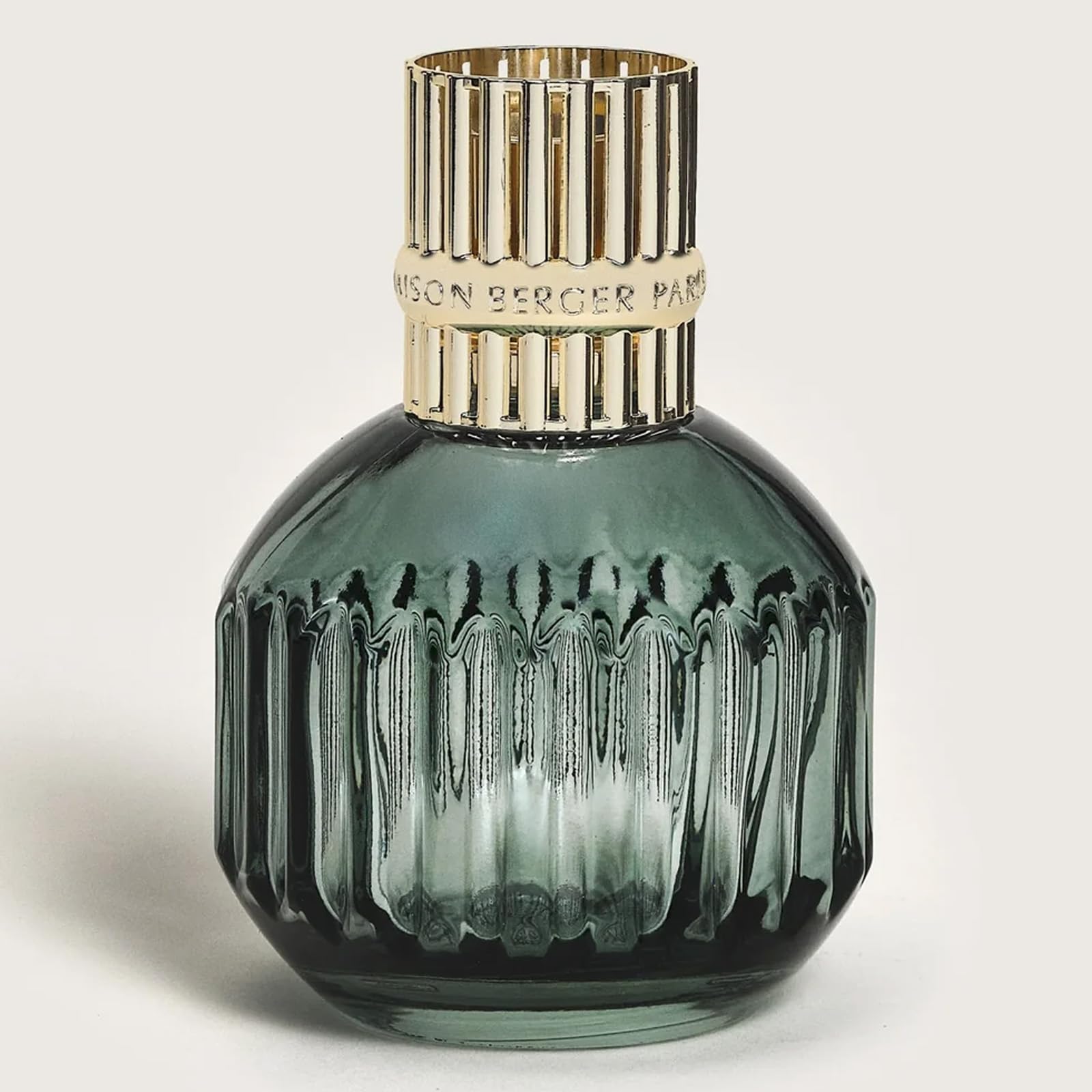 MAISON BERGER Lampe Berger Cannelo – Lampe à Catalyse, Verre Laqué Vert, Monture Dorée, 284 ML – Éliminateur d'Odeurs & Parfum d'Intérieur - Vendue sans Parfum