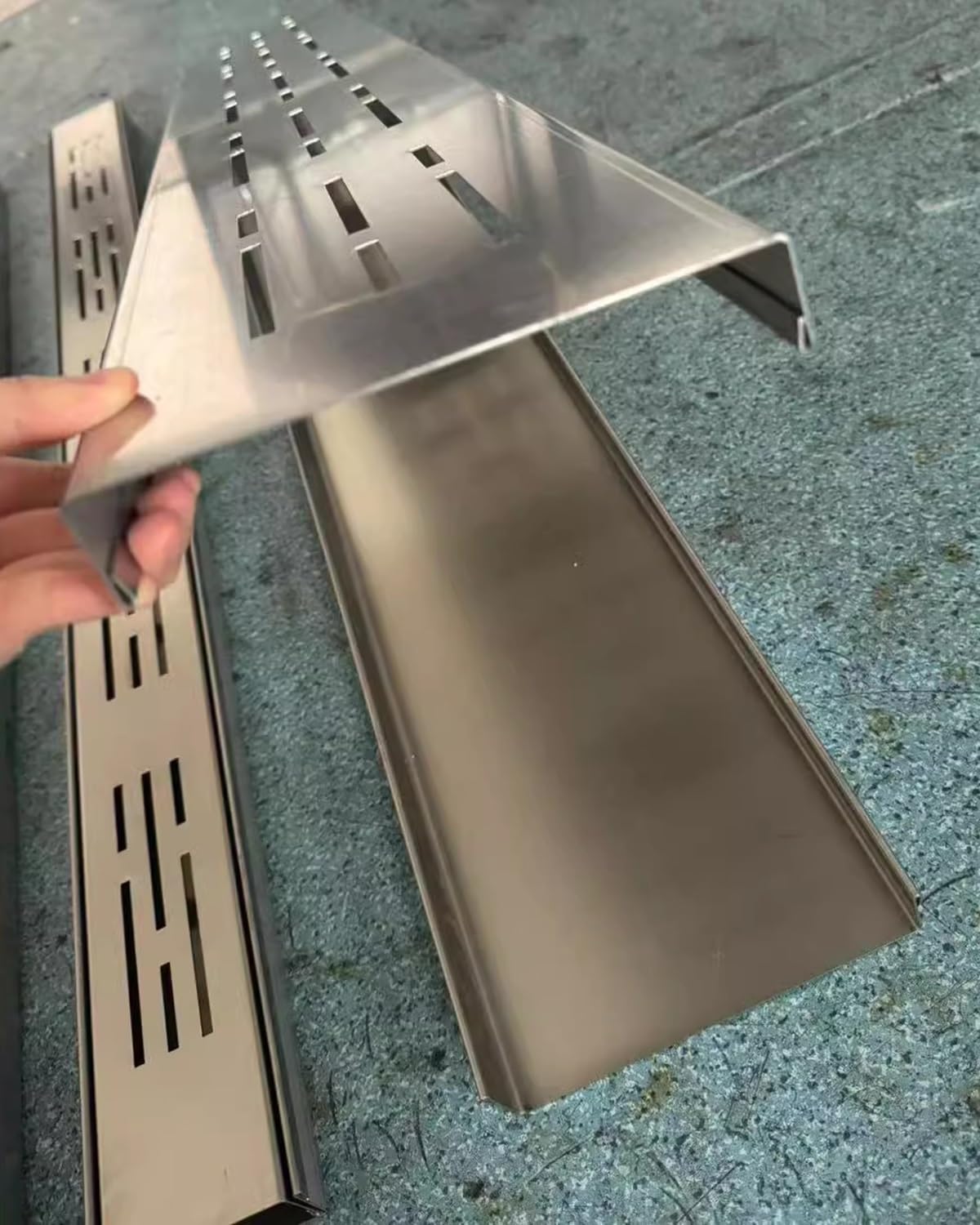 Bouchon de vidange pour canaux assurant un drainage fluide