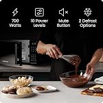 Four à Micro-Ondes de Comptoir Chefman 0.7 pi³, 700 Watts avec 10 Niveaux de Puissance, 6 Préréglages de Cuisson avec Cuisson Express à Une Touche, Mode ÉCO, Verrouillage de Sécurité Enfant, & Bouton Muet - Noir