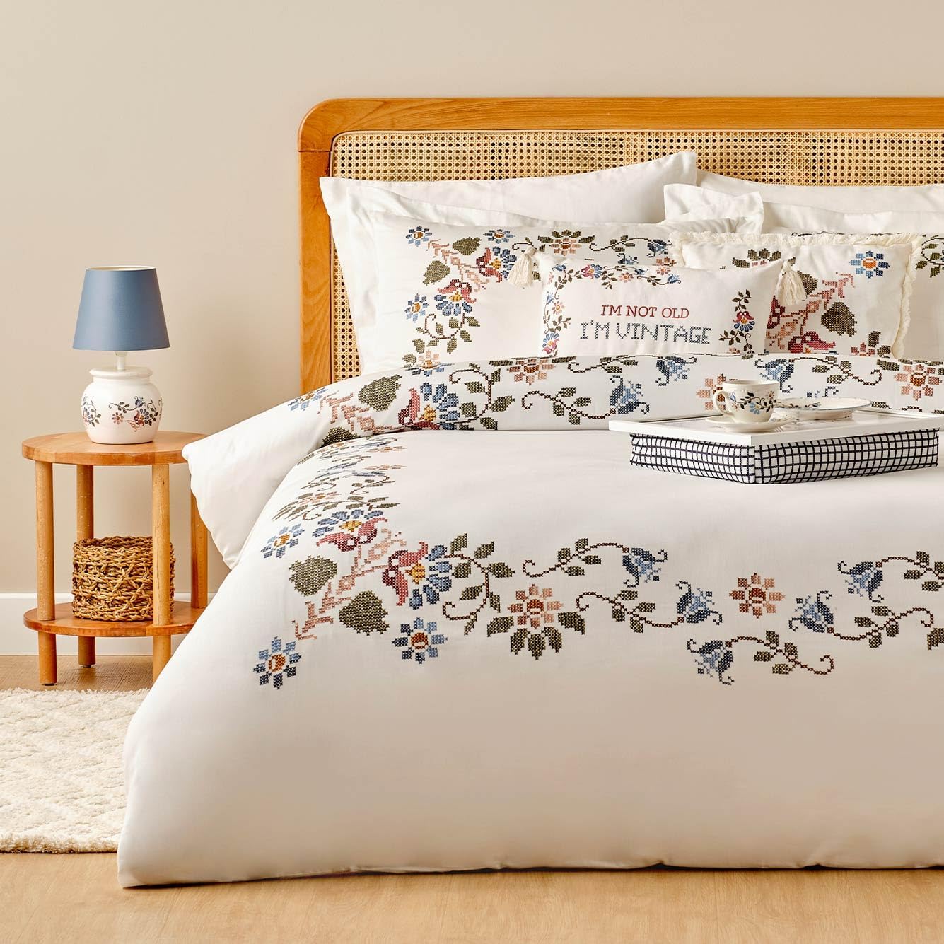 BELLA MAISON Vintage Çiçek Desenli%100 Pamuk Saten Nevresim Seti, Beyaz, Tek Kişilik (Nevresim: 160x220 cm / 1 Adet Yastık Kılıfı: 50x70 cm)