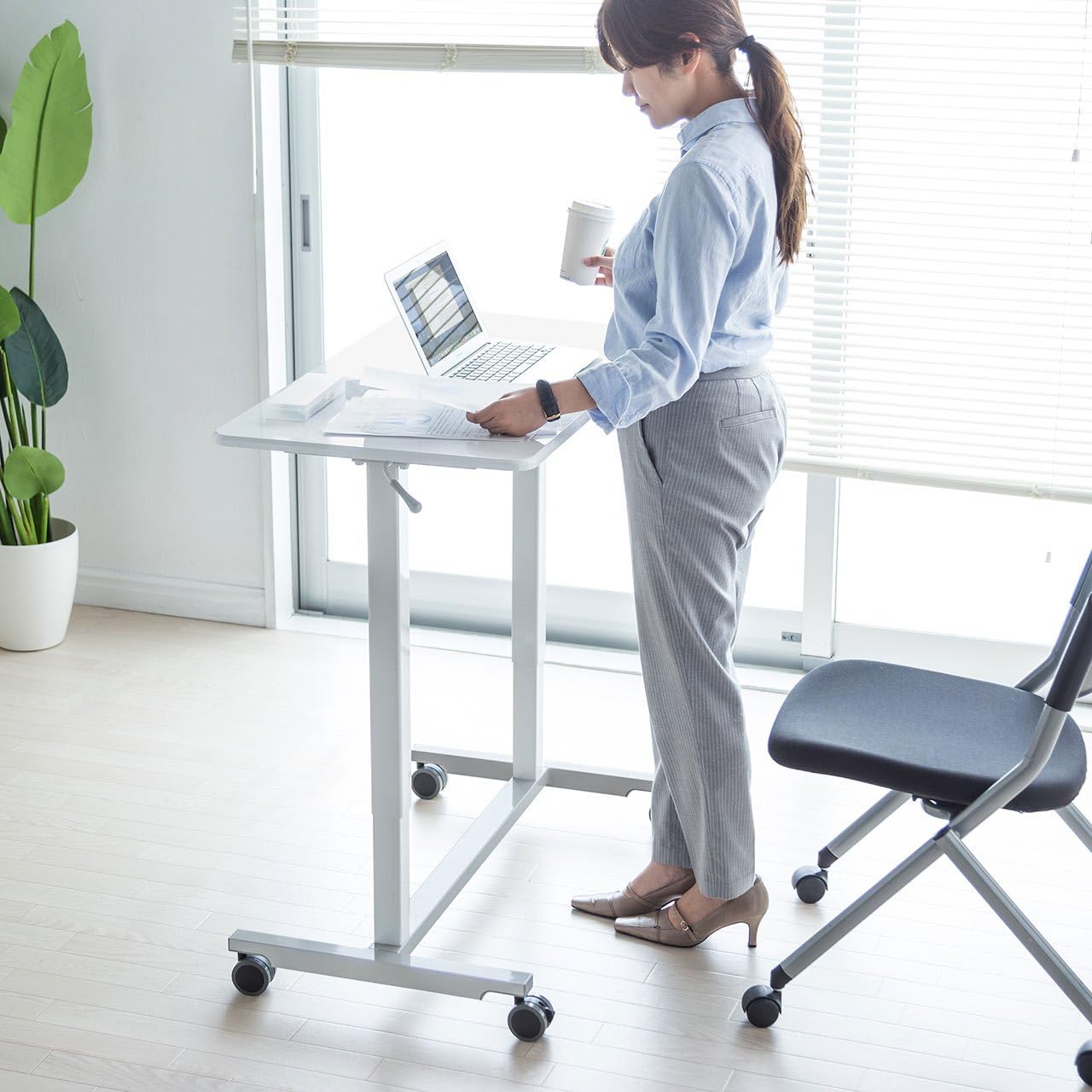 サンワダイレクト スタンディングデスク ガス圧 昇降式 幅62×奥行43cm 高 Amazon | サンワダイレクト スタンディングデスク ガス圧 昇降式 幅62