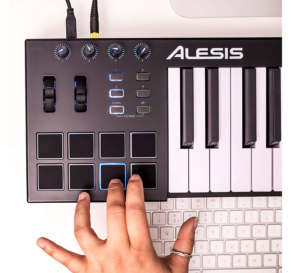 Teclado Musical Digital Alesis 25 teclas V25 com controlador USB