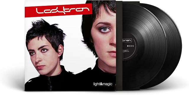 Light & Magic por Ladytron, capa do álbum