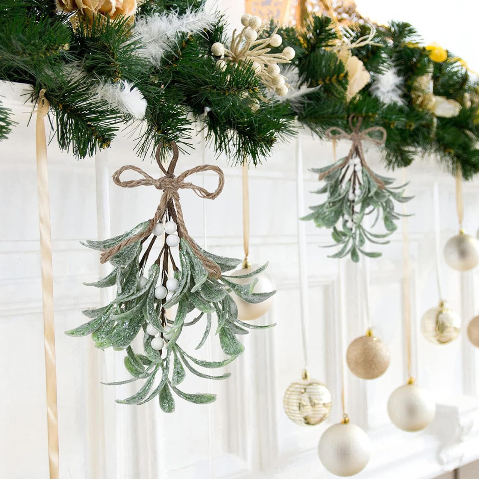 HsentimenH 4 Stück Weihnachts Mistelzweig Dekoration, Künstliche Mistelzweige, 23 cm Glitzer Misteldekoration mit Weiß Roten Beeren Weihnachtsbaum Zubehör, Hängende Mistelverzierung für Baumtür
