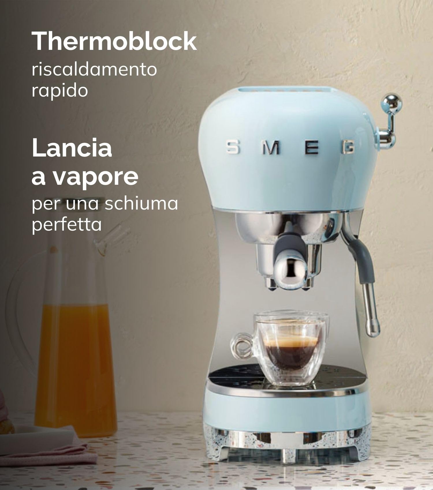 Smeg, Macchina da Caffè Espresso Manuale ECF02WHEU, Made in Italy, Cappuccino System, Thermoblock, Tazze Grandi e Funzione Caffè Doppio, Made in Italy, Dimensioni Compatte, 1350W, Bianco