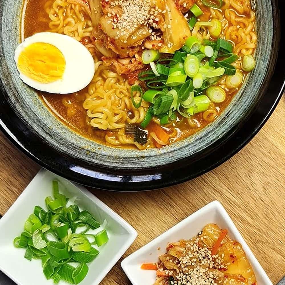YIJIA Pack 10x120g Ramen Shin Coreanos con Kimchi Instant Noodle Fideos Corea