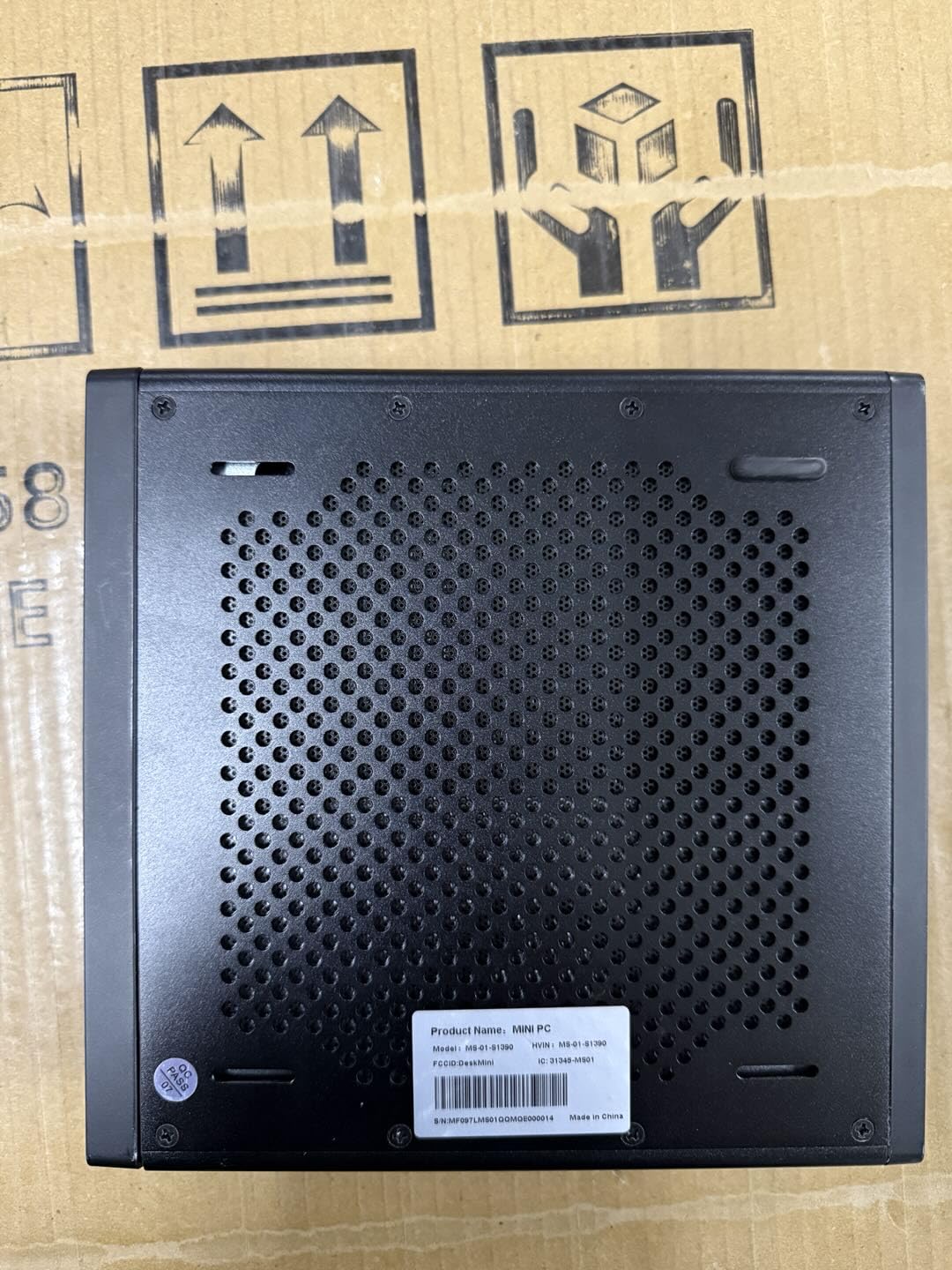 MINISFORUM MS-01 Mini PC Barebone con Intel Core i9-13900H, vPro Enterprise Support, 2x10Gbps SFP+LAN/2x2.5G RJ45/2xUSB4/HDMI/16xPCIe 4.0/M.2 NVMe SSD/U.2 NVMe SSD, Mini computer (senza OS/RAM/SSD)