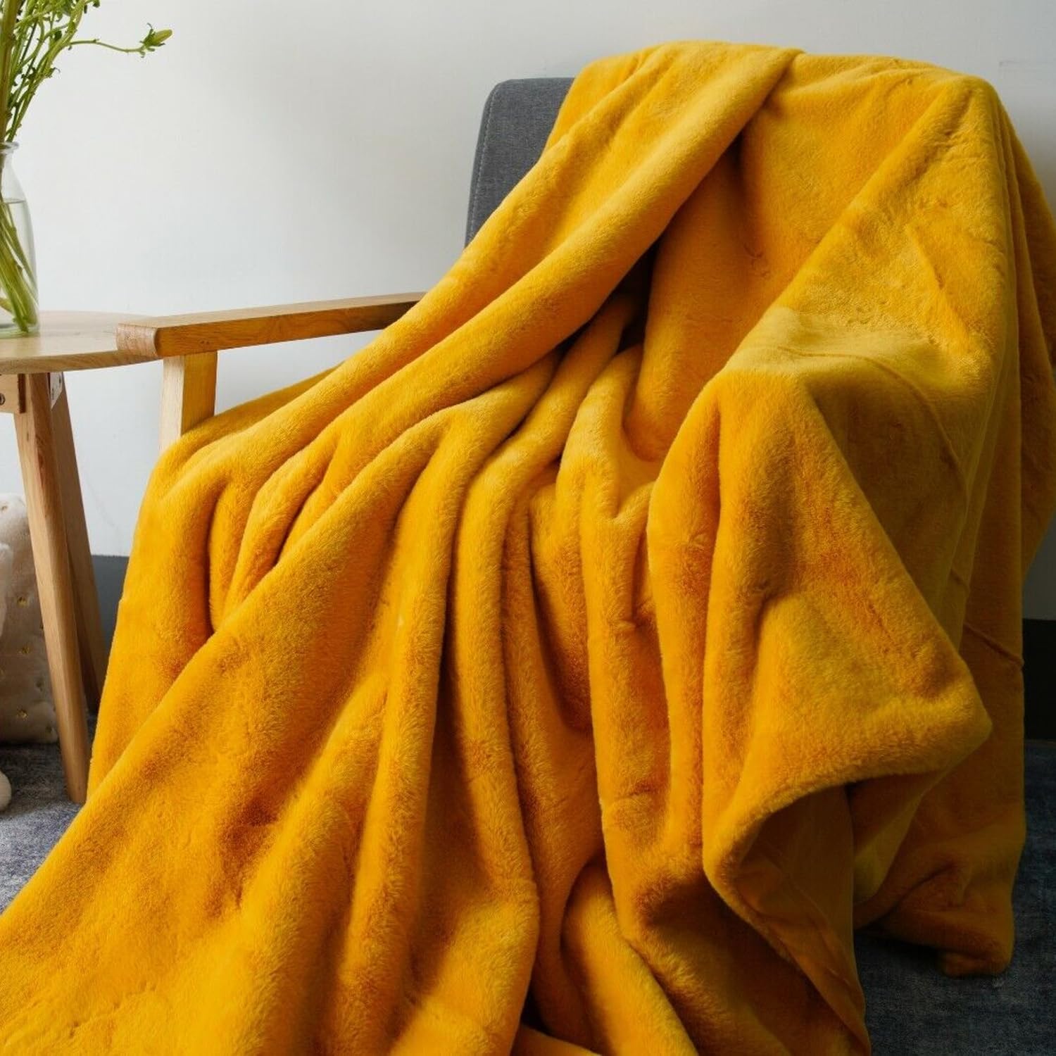 YORKSHIRE HOMEWARE Faux Rabbit Fur Throws Flannel Fleece Super Soft Throw Warm Cozy Travel Throw Plush & Lightweight Reversable Blanket 150cm x 200cm (Sunshine)