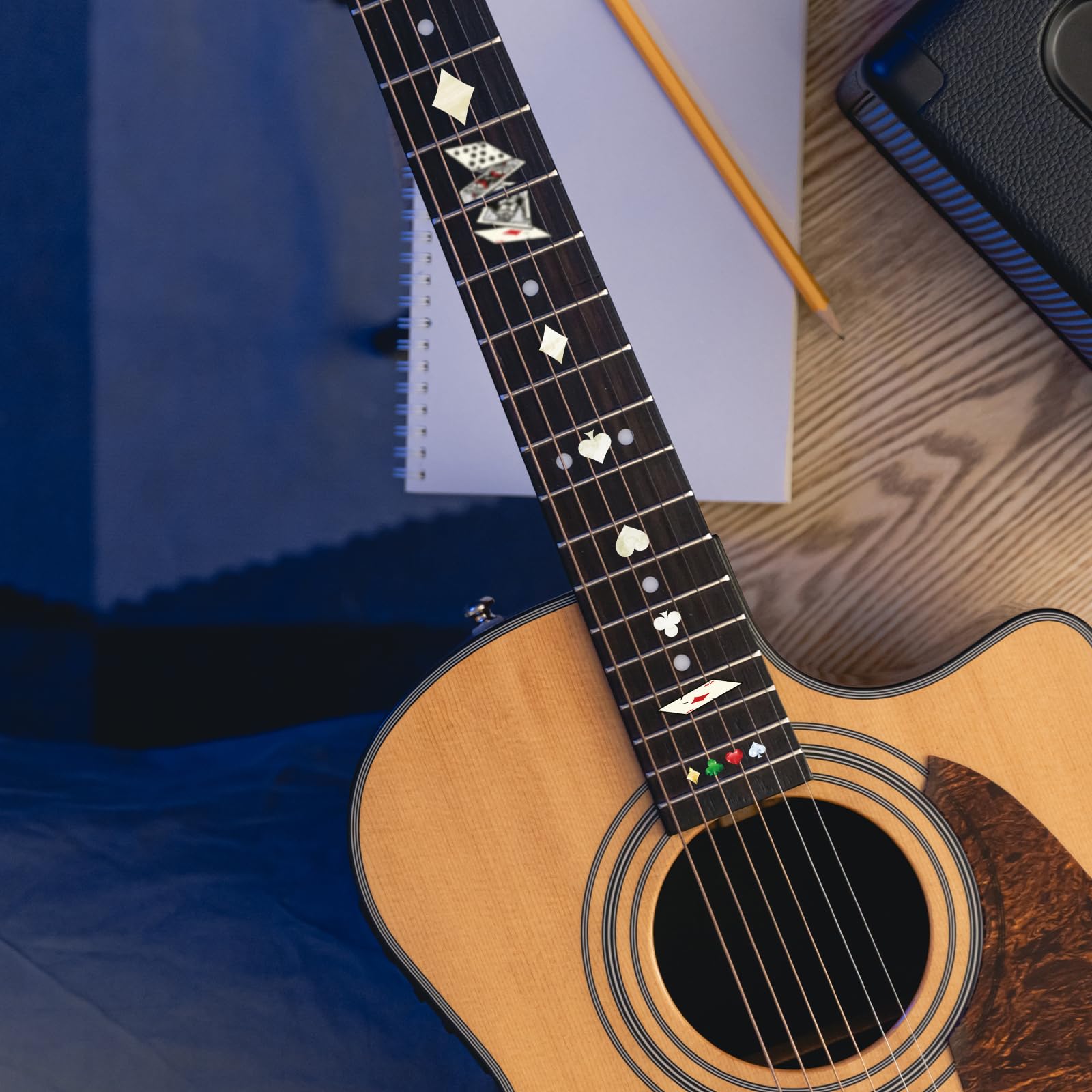 PLIGREAT 2 Pz Chitarra Decor Adesivi Chitarra Collo Adesivo FAI DA TE Chitarra Decor Rimovibile Poker Tute Decalcomanie per Chitarra Acustica Decor Chitarra Musicale Basso Negozio Forniture
