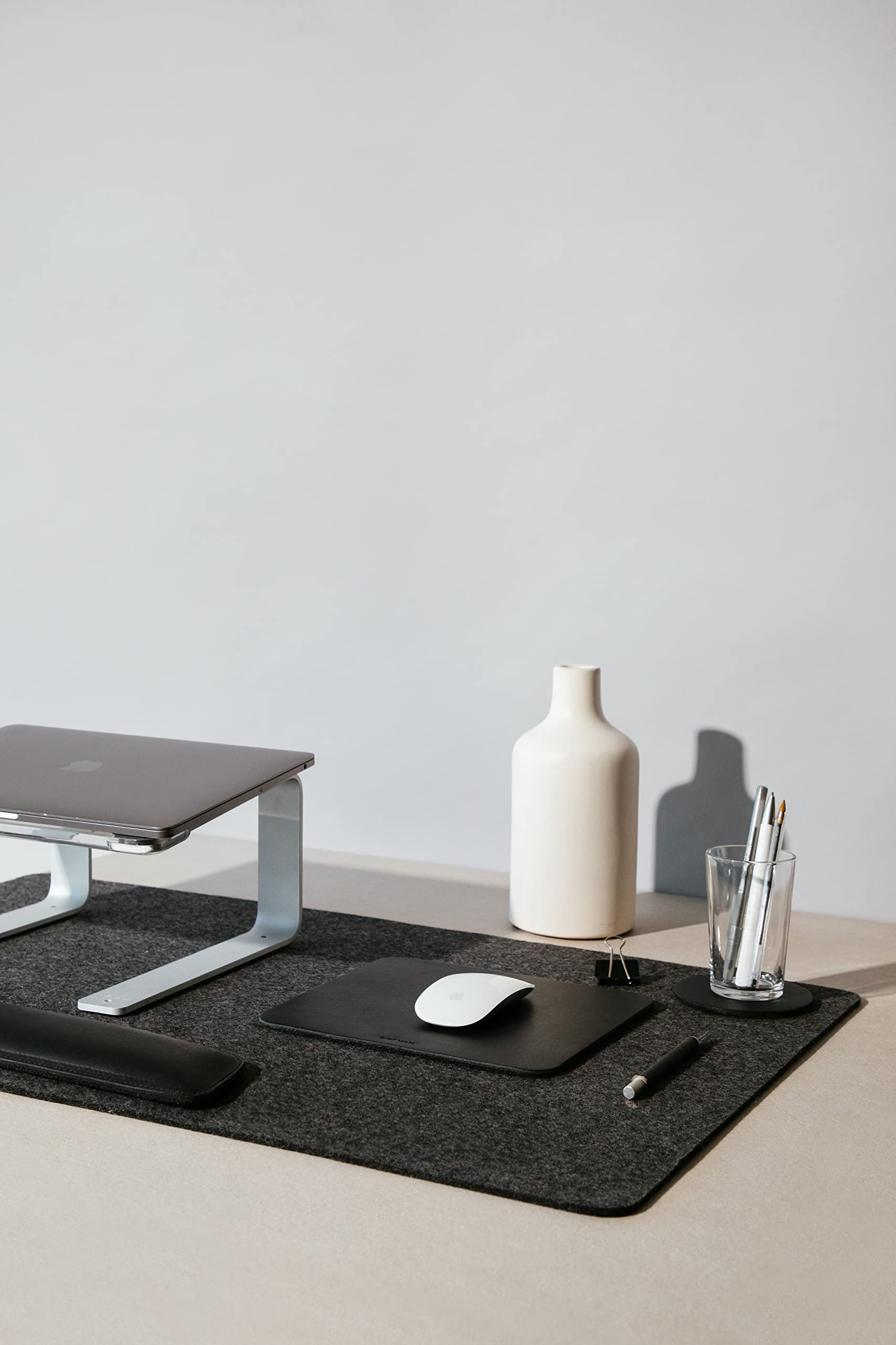 Graf Lantz Mosen Große Schreibtischunterlage aus Merinowollfilz, luxuriöse, rutschfeste Schreibtischunterlage, Schreibunterlage für Büro und Zuhause, 31 B x 19 H, Anthrazit