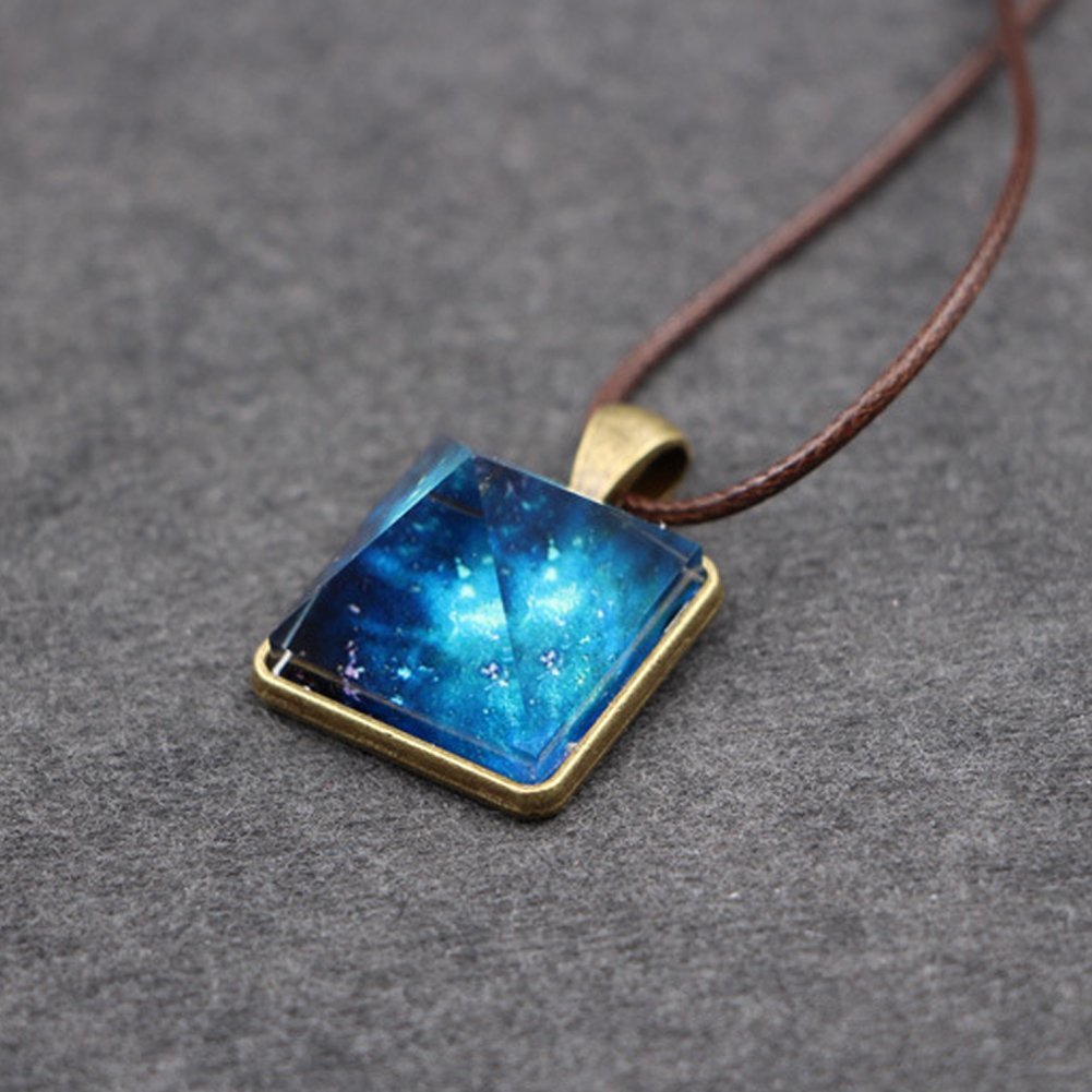 Amazon.co.jp: 夜光 天然 水晶 ペンダント 光る ネックレス 光補給 