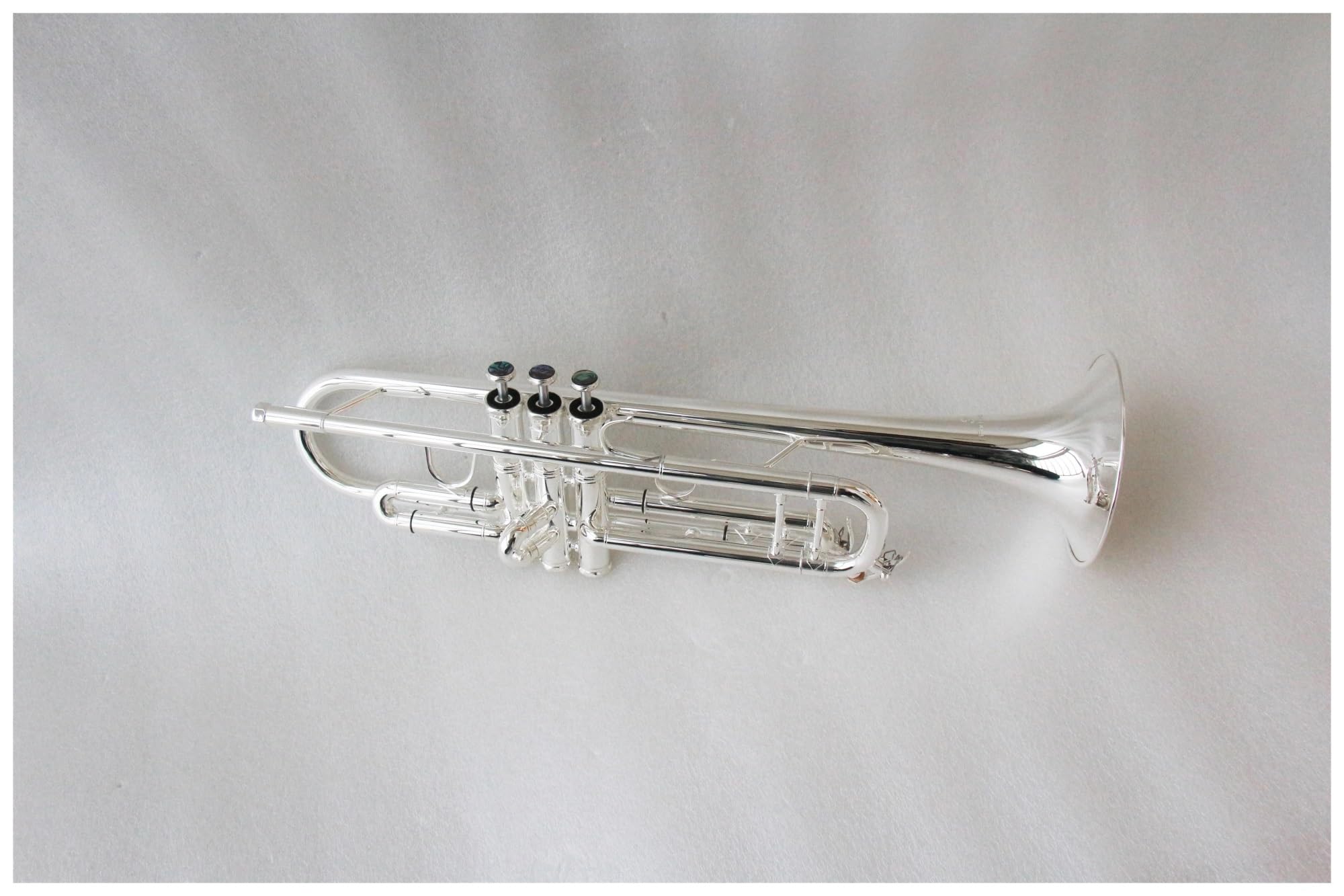 trąbka instrument Impreza z przenośną orkiestrą trąbkową na trąbce