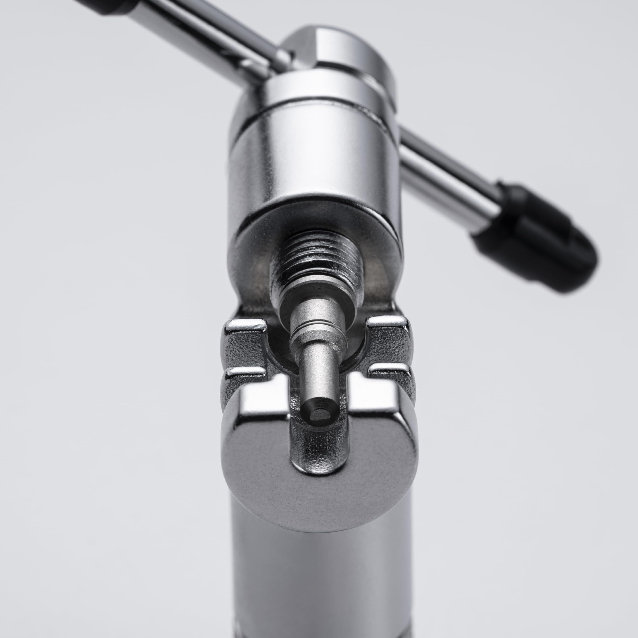 Fabric Profi Kettennieter für Fahrräder – Hochwertiger Kettenunterbrecher aus gehärtetem Stahl – Ergonomischer Griff – Kompatibel mit 8, 9, 10, 11 & 12-Fach Ketten – Inklusive Ersatz-Nietstift