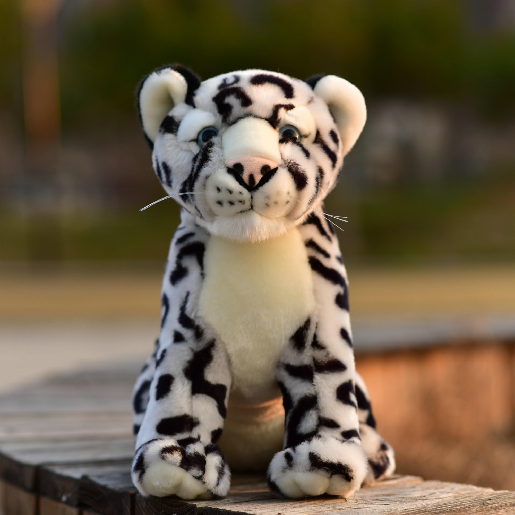 Realistico peluche leopardo delle nevi, animale farcito maculato