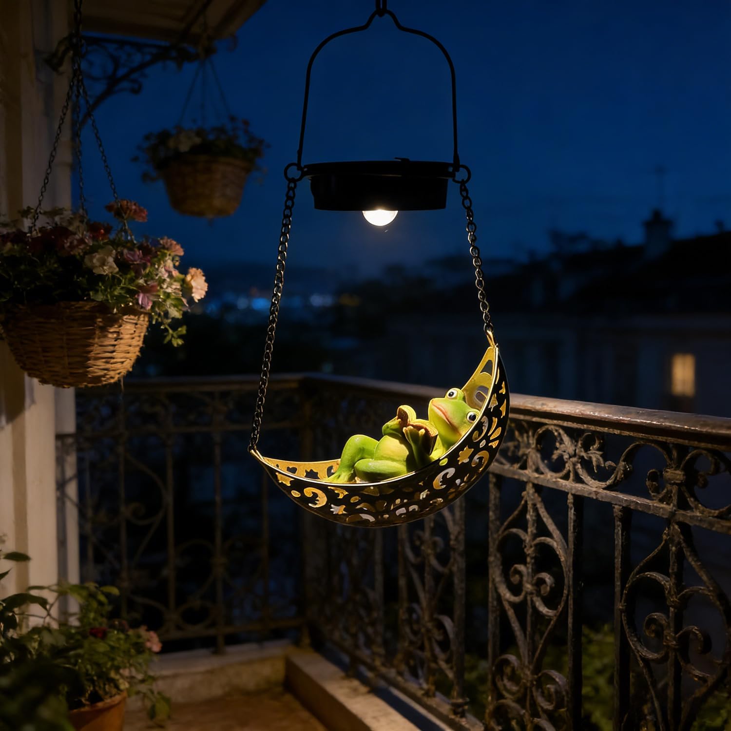 Solar Frog Light Outdoor Statues, Waterproof Hanging Animal Figurine with Hook for Yard Garden Wall Balcony Tree Decoration, Garden Statues Lawn Ornaments for Outside Art Outdoor(1 Pack Frog)